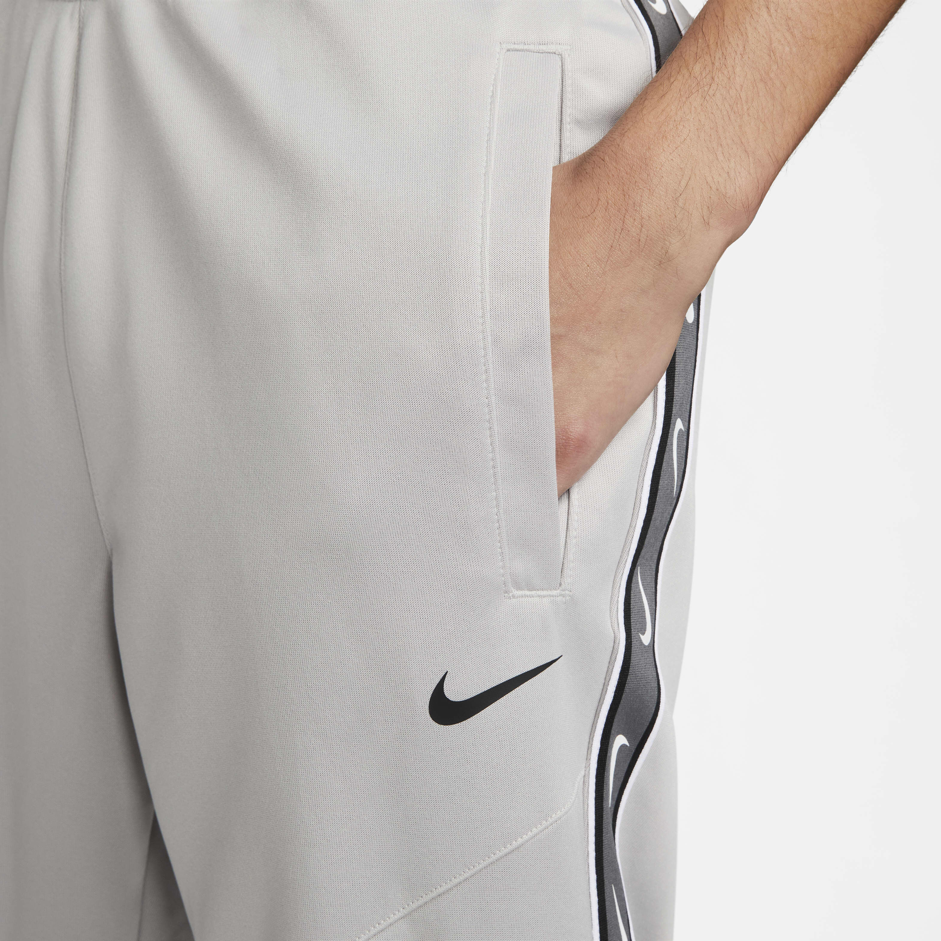 Nike Sportswear Repeat image number 2