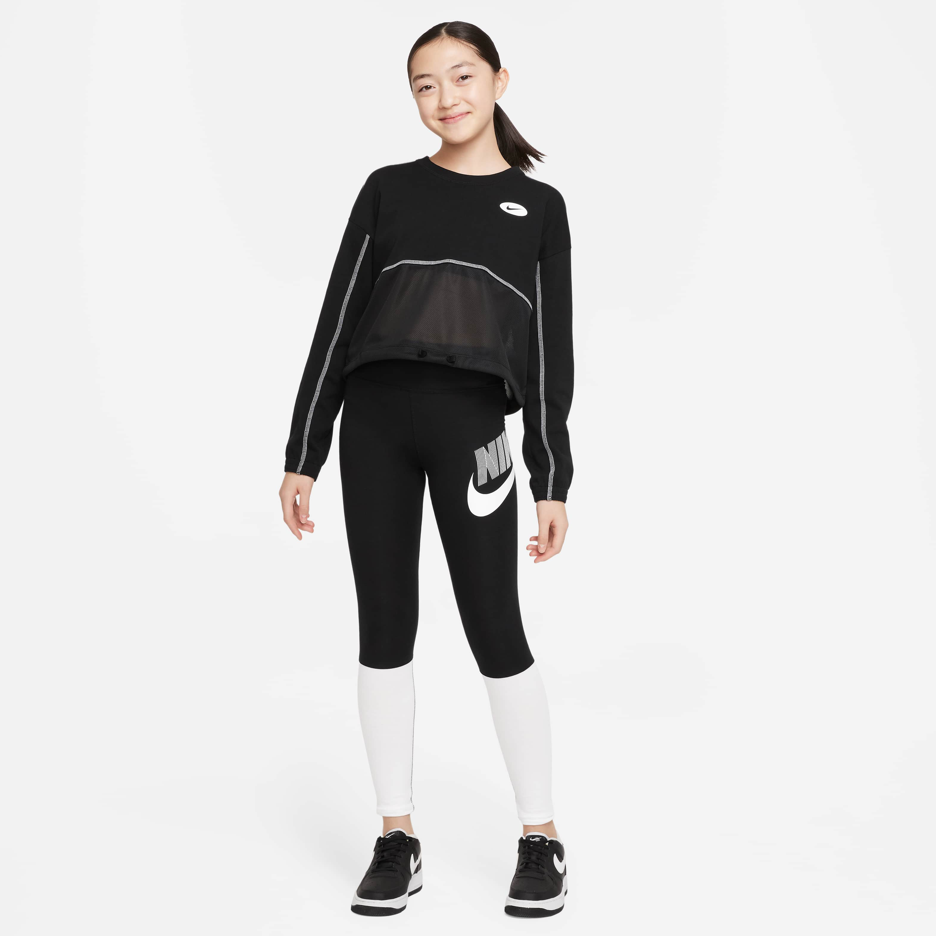 Nike Sportswear Favourites image number 4