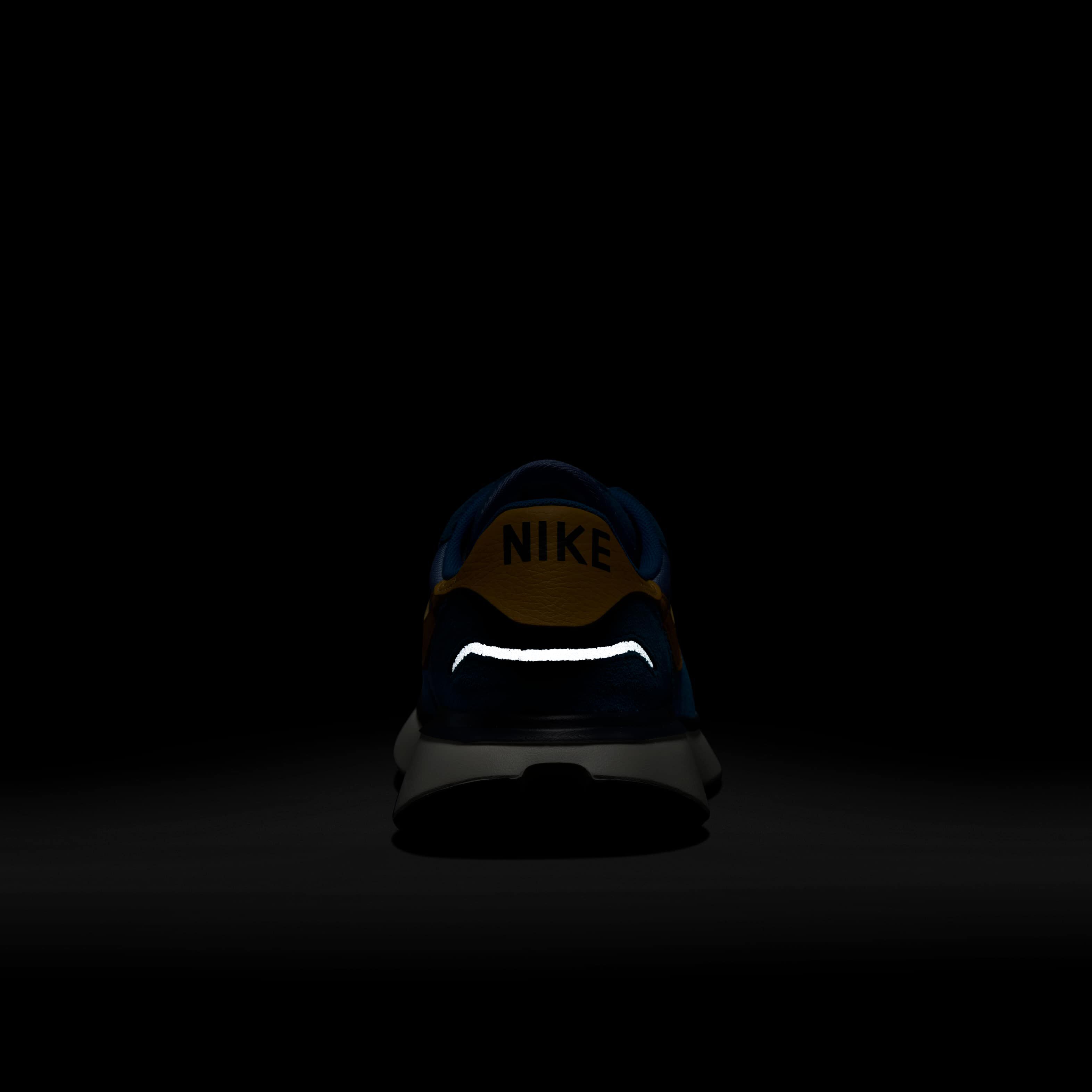 نايكي فينيكس وافل image number 9