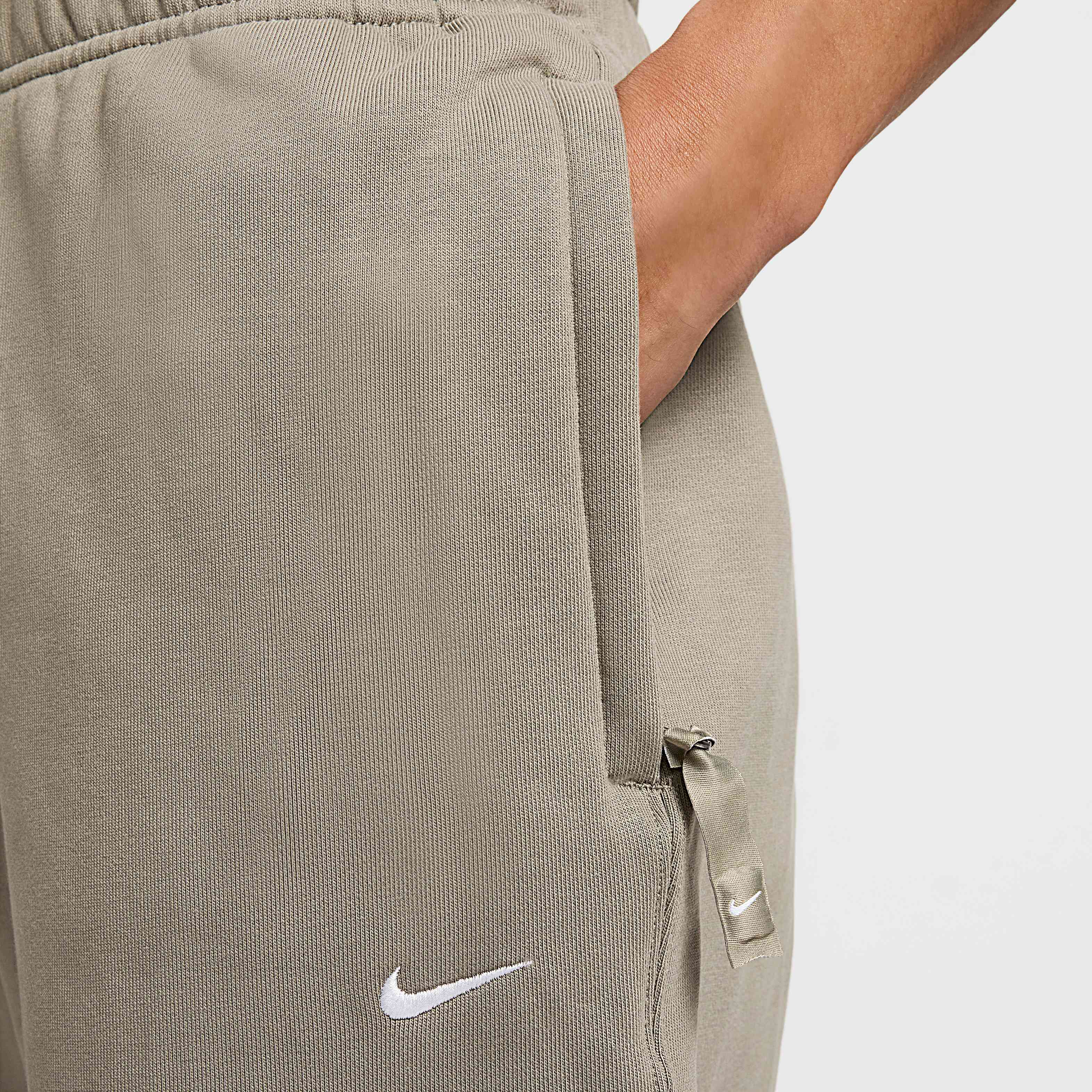 Nike Solo Swoosh image number 3