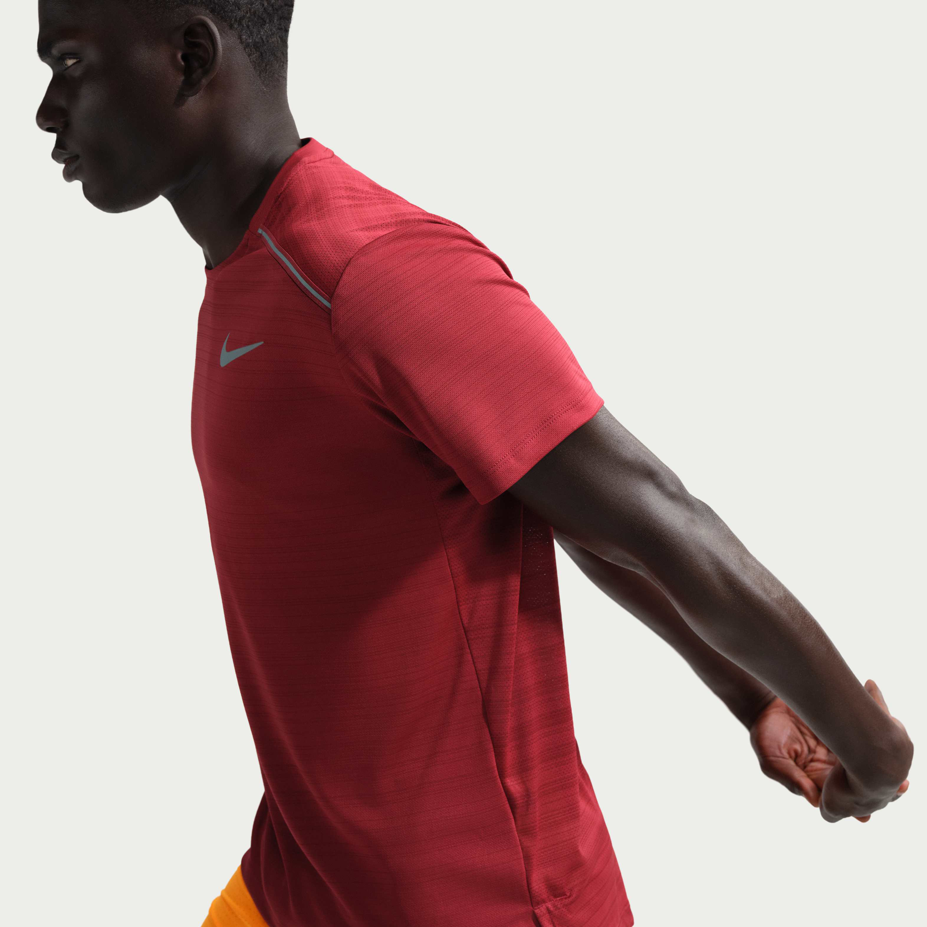 نايكي ميلر image number 2