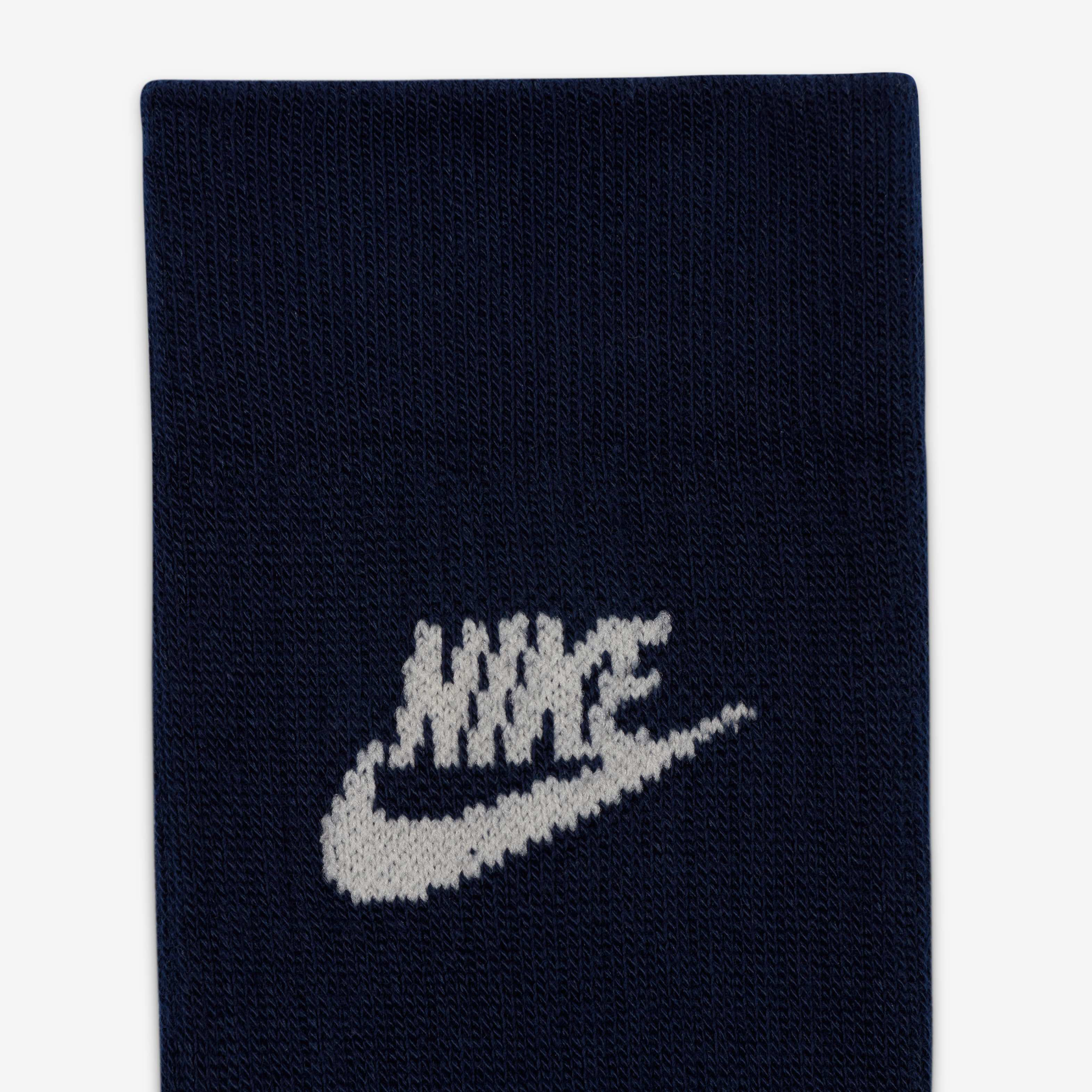 Nike Sportswear Everyday Essential image number 3