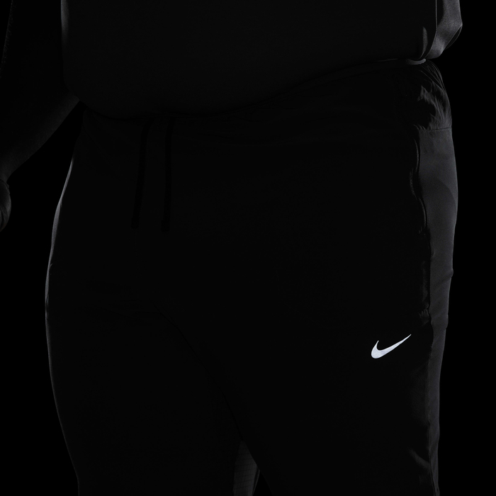 Nike Phenom image number 16 Nike Phenom image number 16