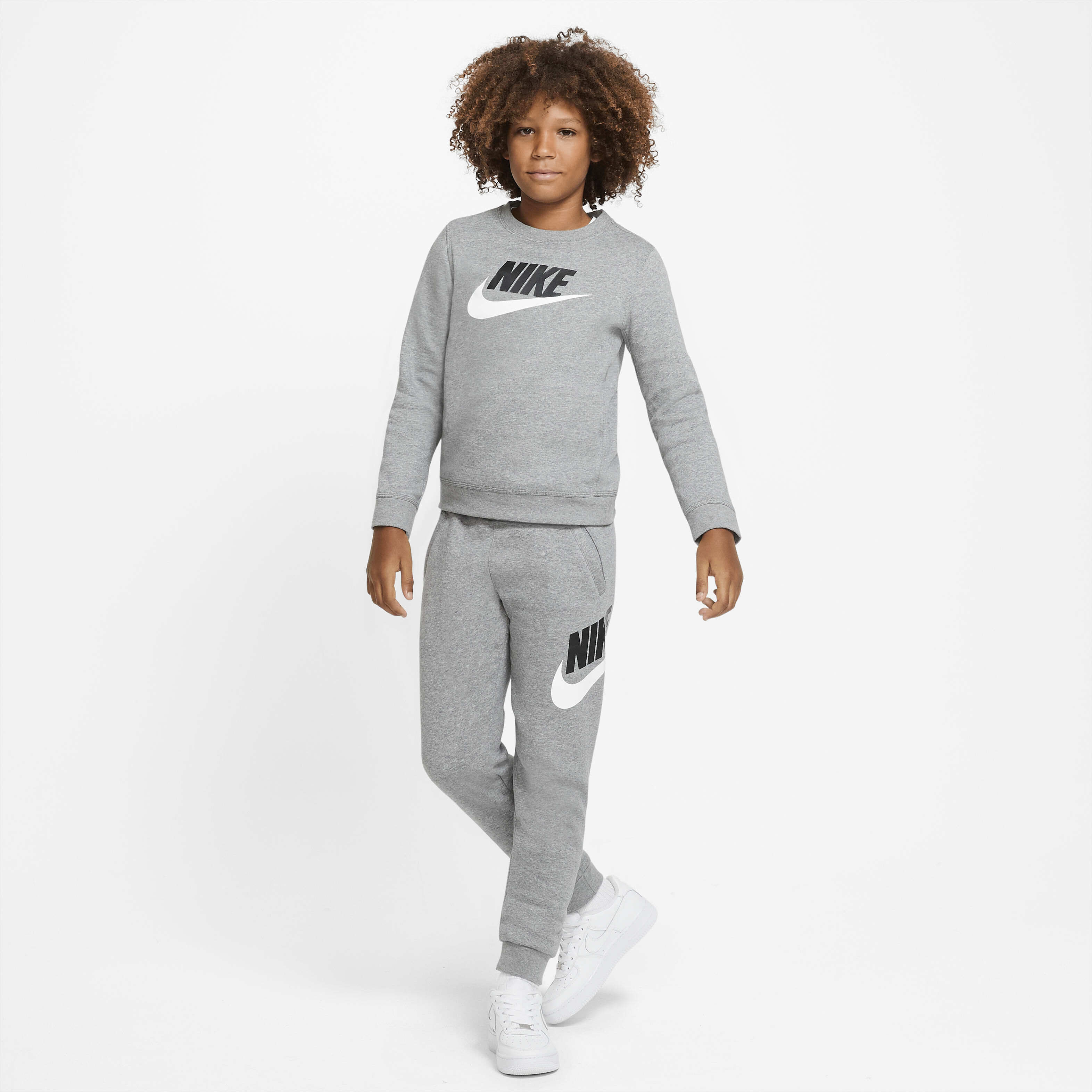 Nike crew sweatpants 2025