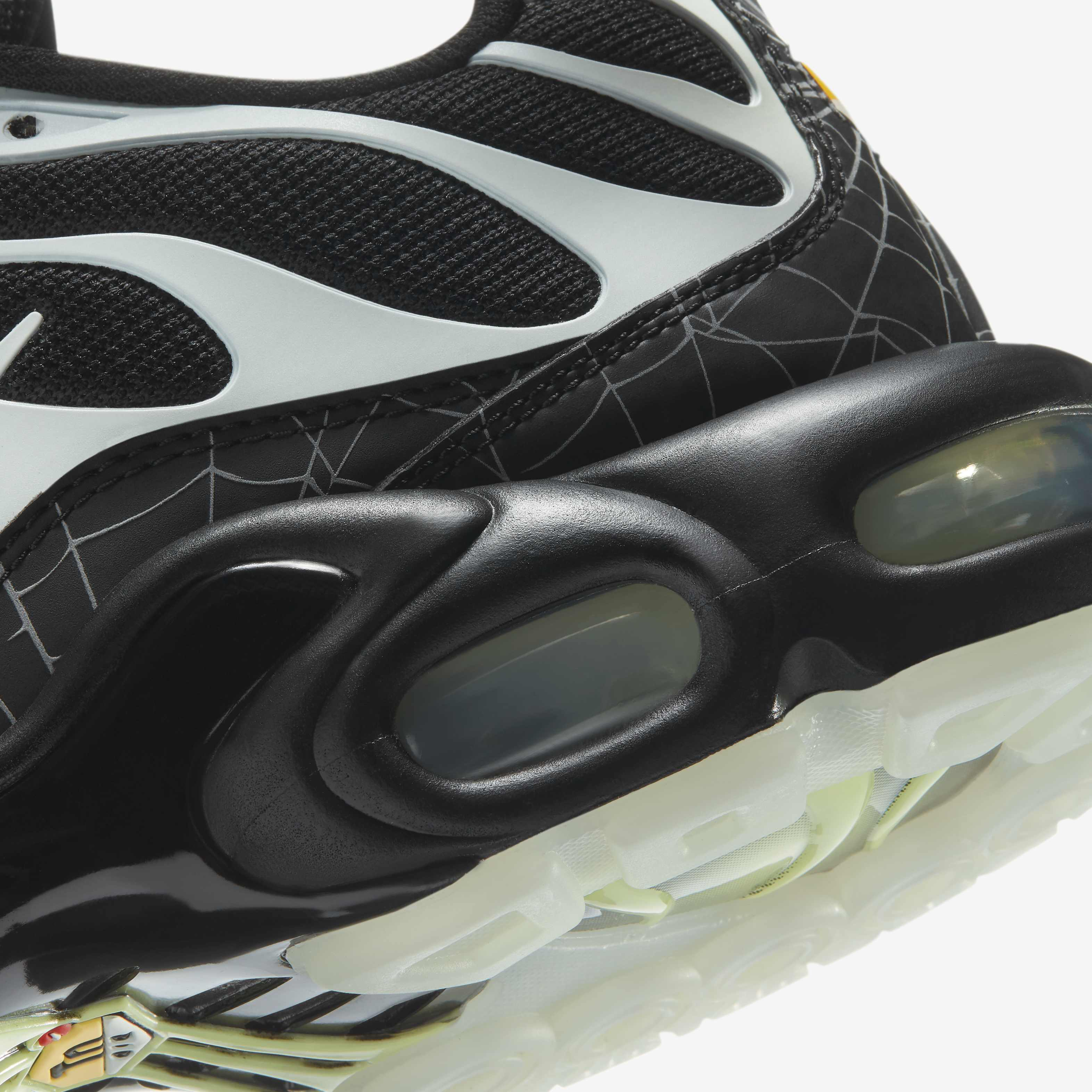 Nike Air Max Plus image number 7