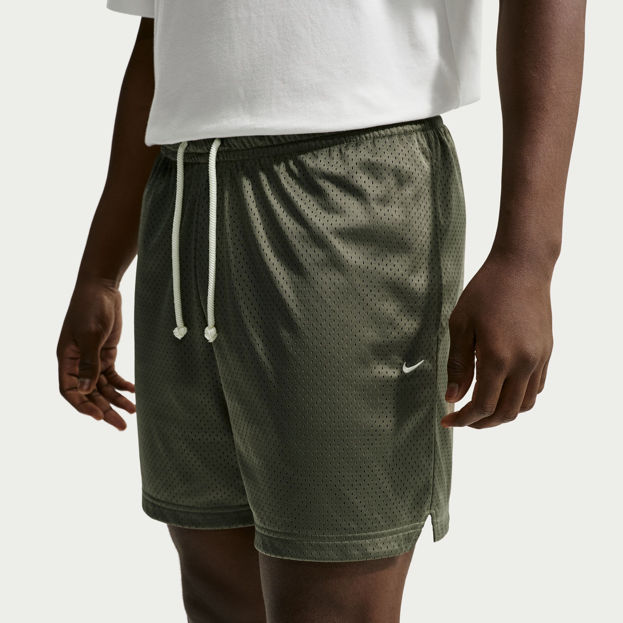 Nike Standard Issue image number 2