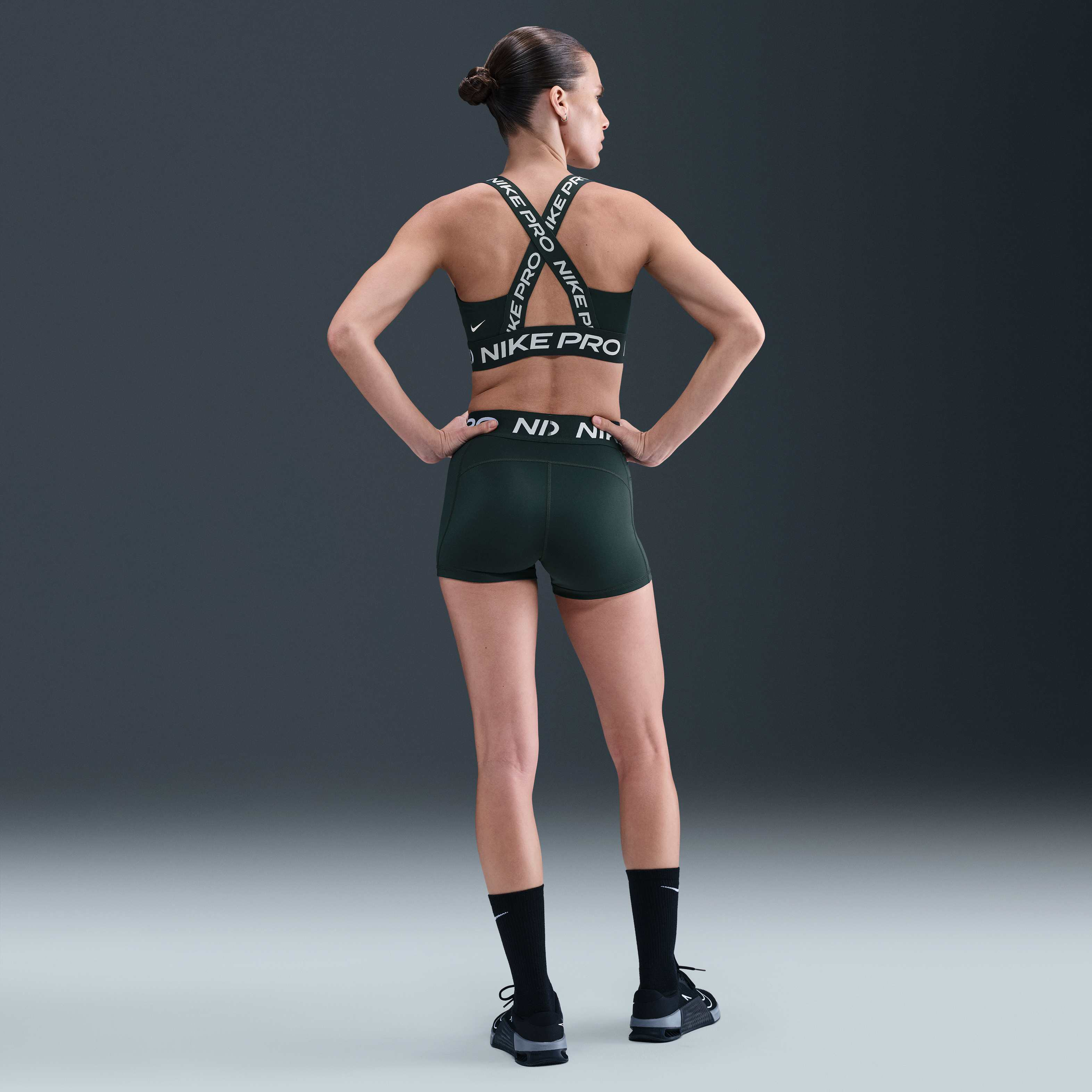 Nike Pro image number 3