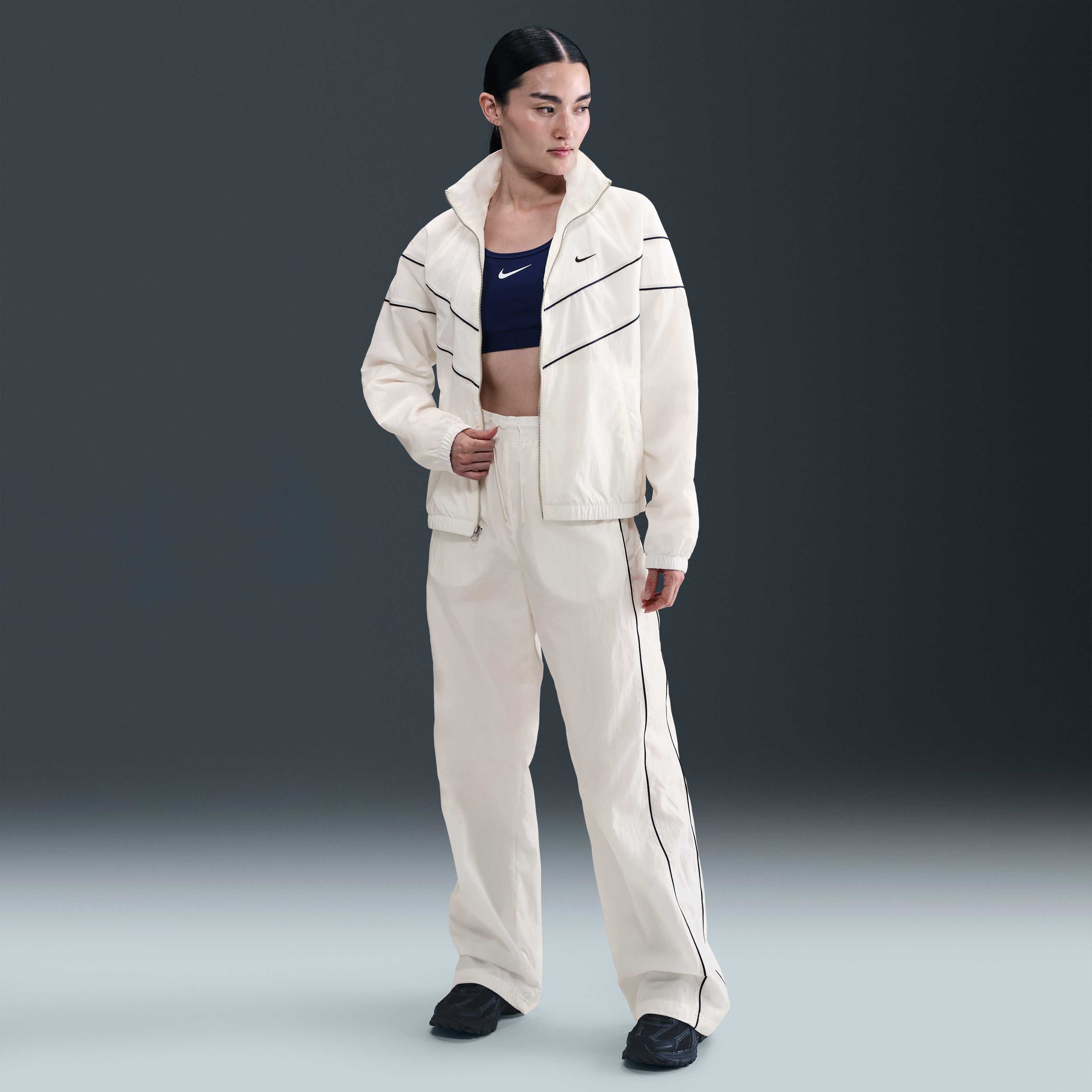 نايكي ويندرانر image number 3