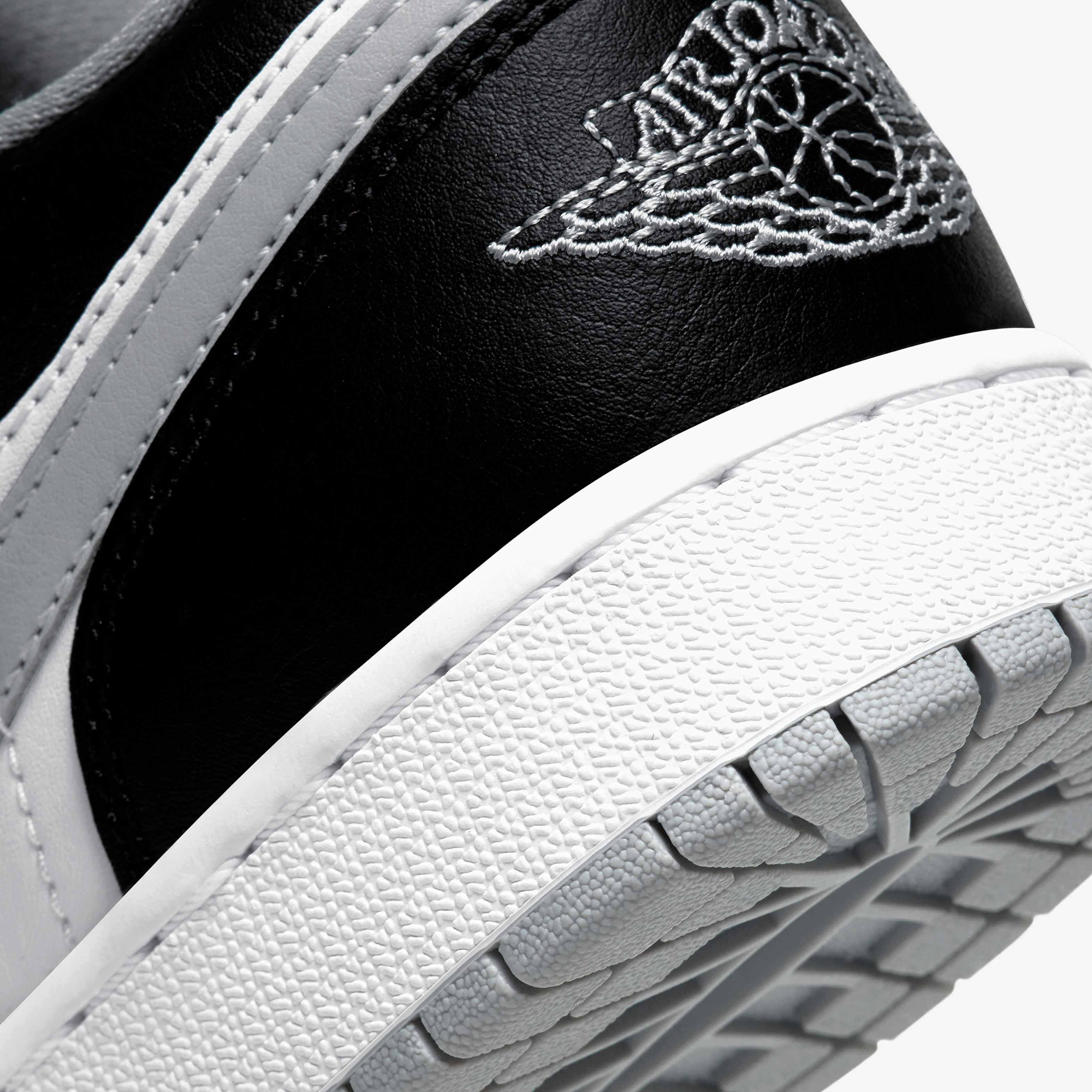 اير جوردن 1 لو image number 7