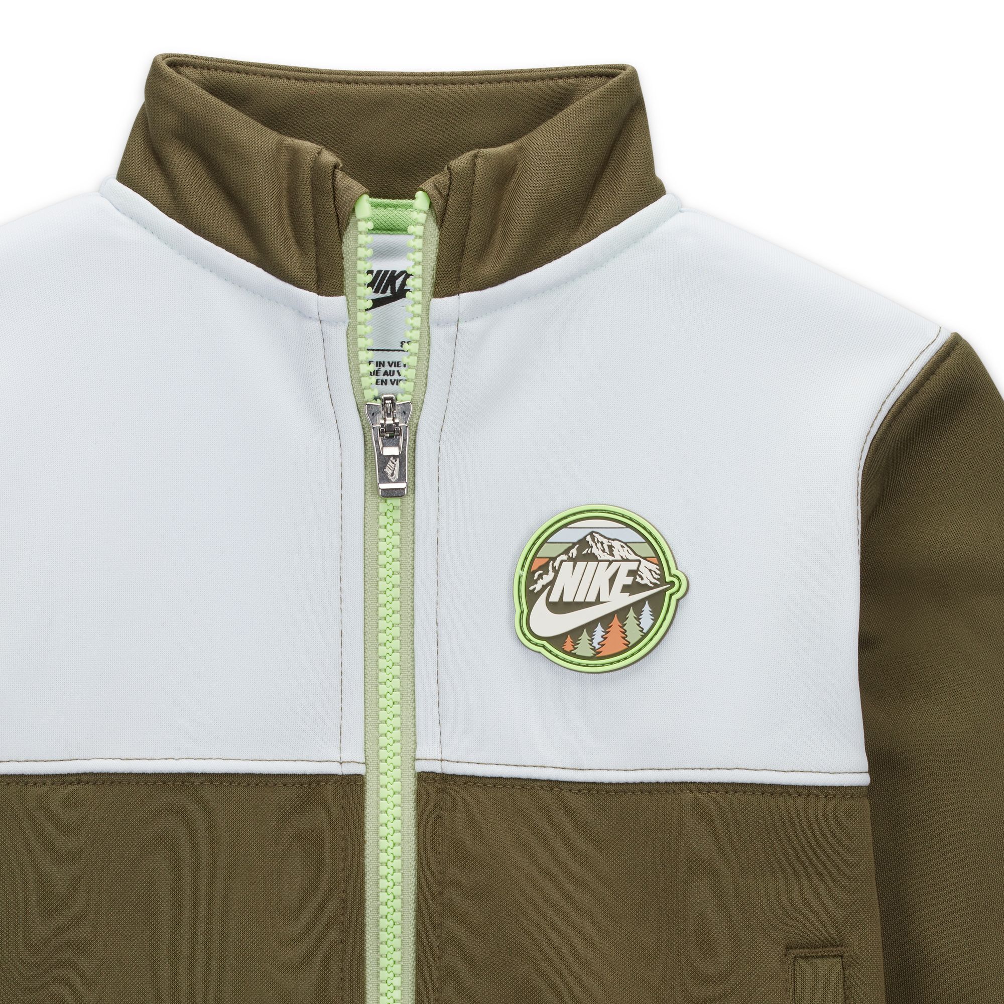 طقم نايكي سبورتسوير سنو داي جرافيك image number 1