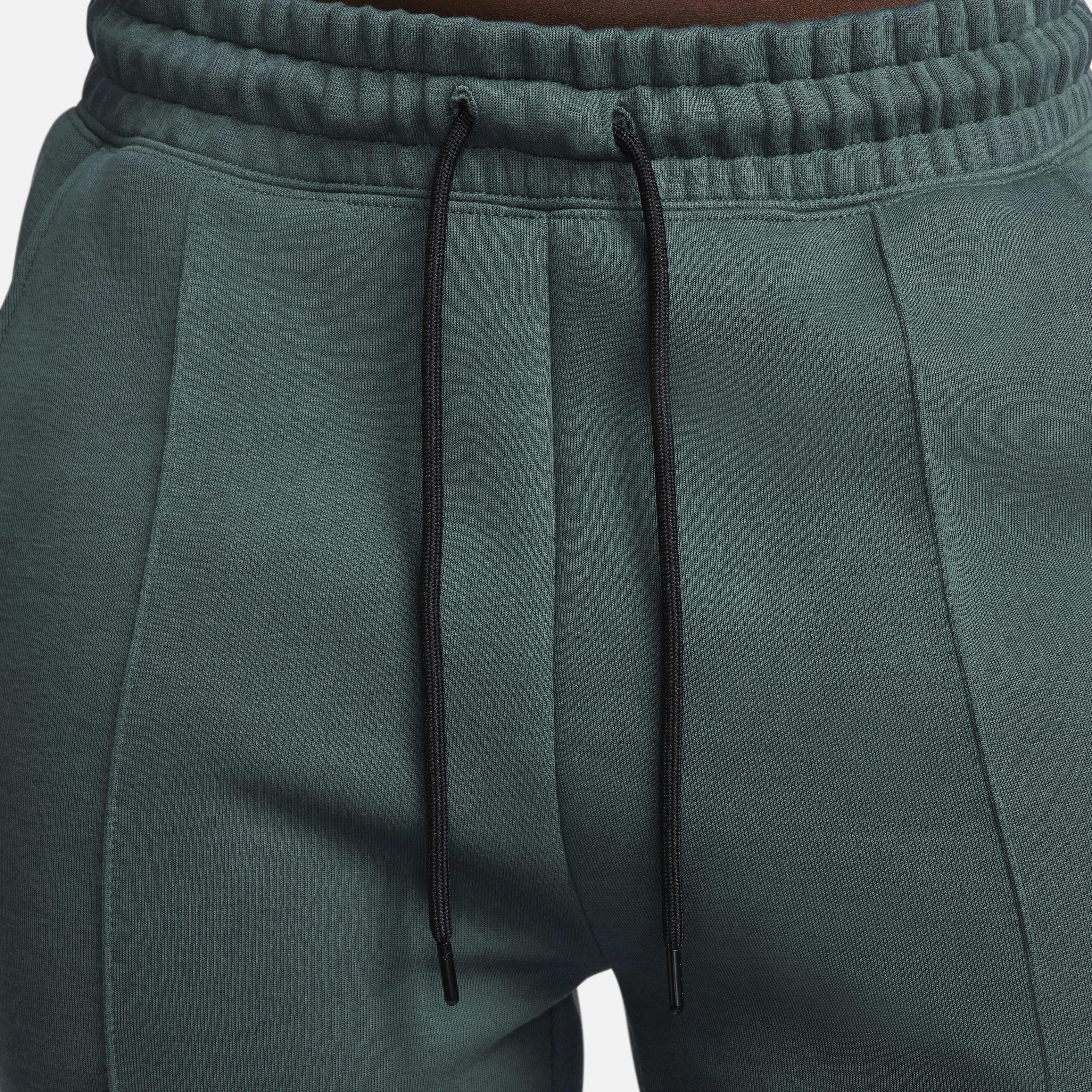 Nike Sportswear Tech Fleece image number 2