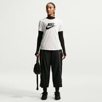 Nike Sportswear Essentials
