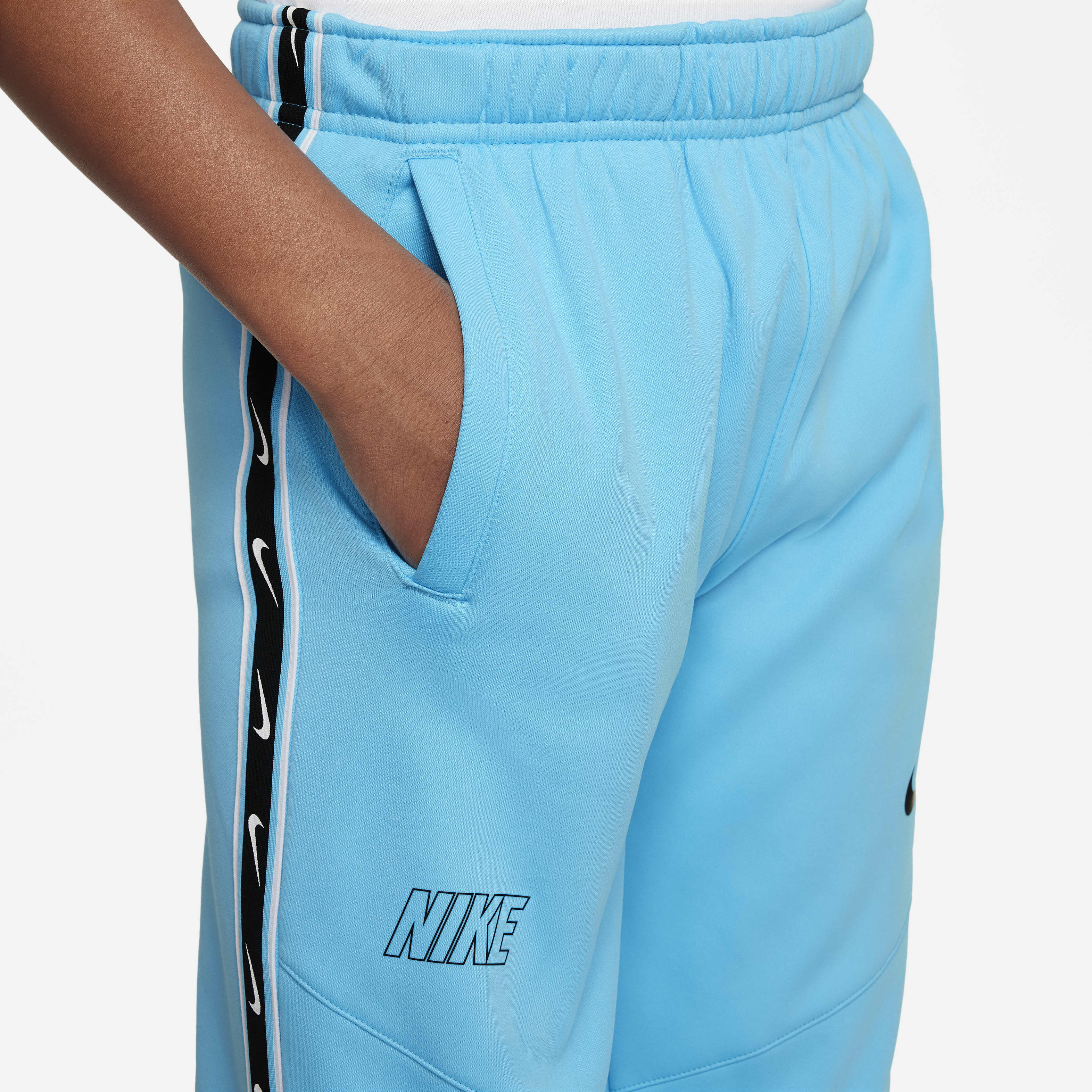 Nike Sportswear Repeat image number 2