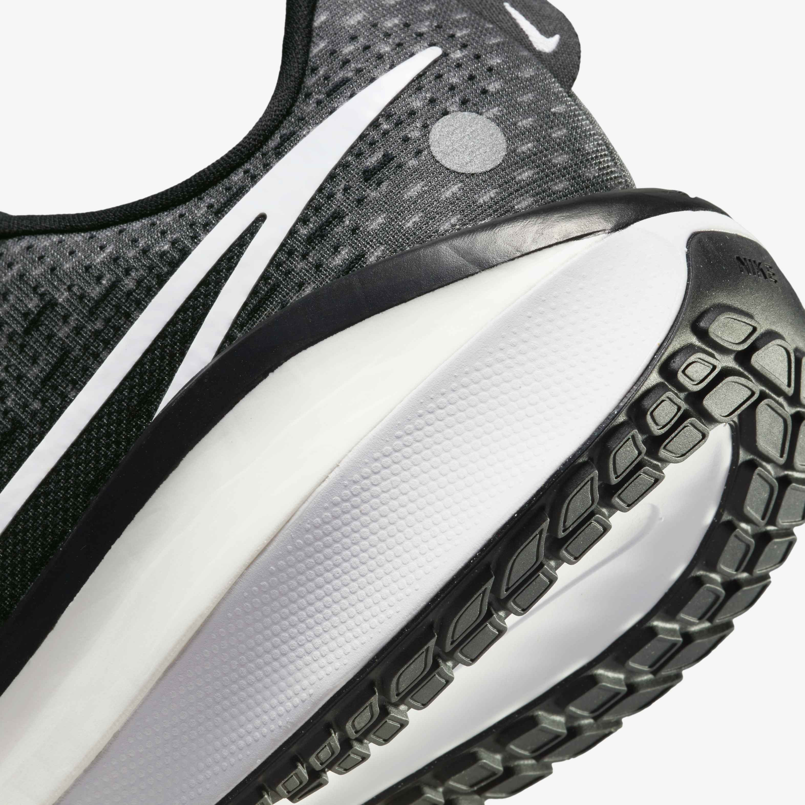 Nike Vomero 17 image number 8