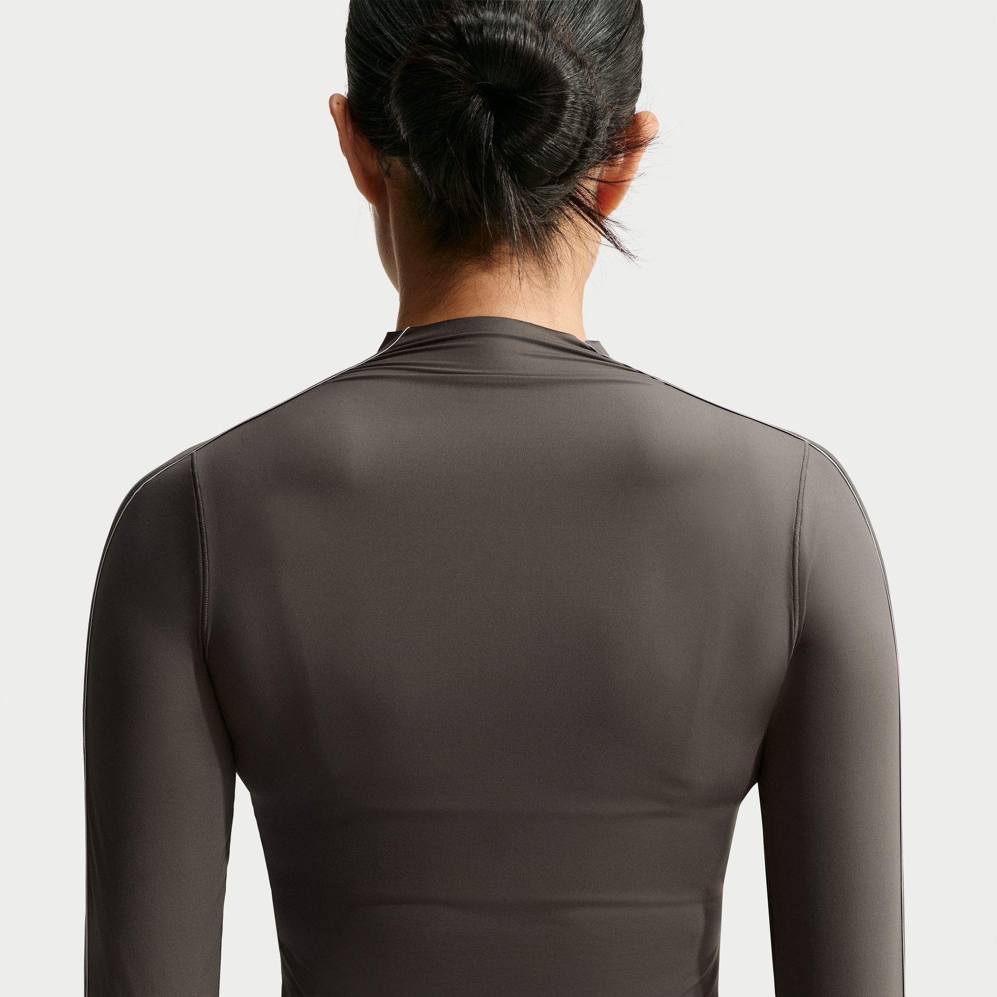 NikeSKIMS Weightless image number 4