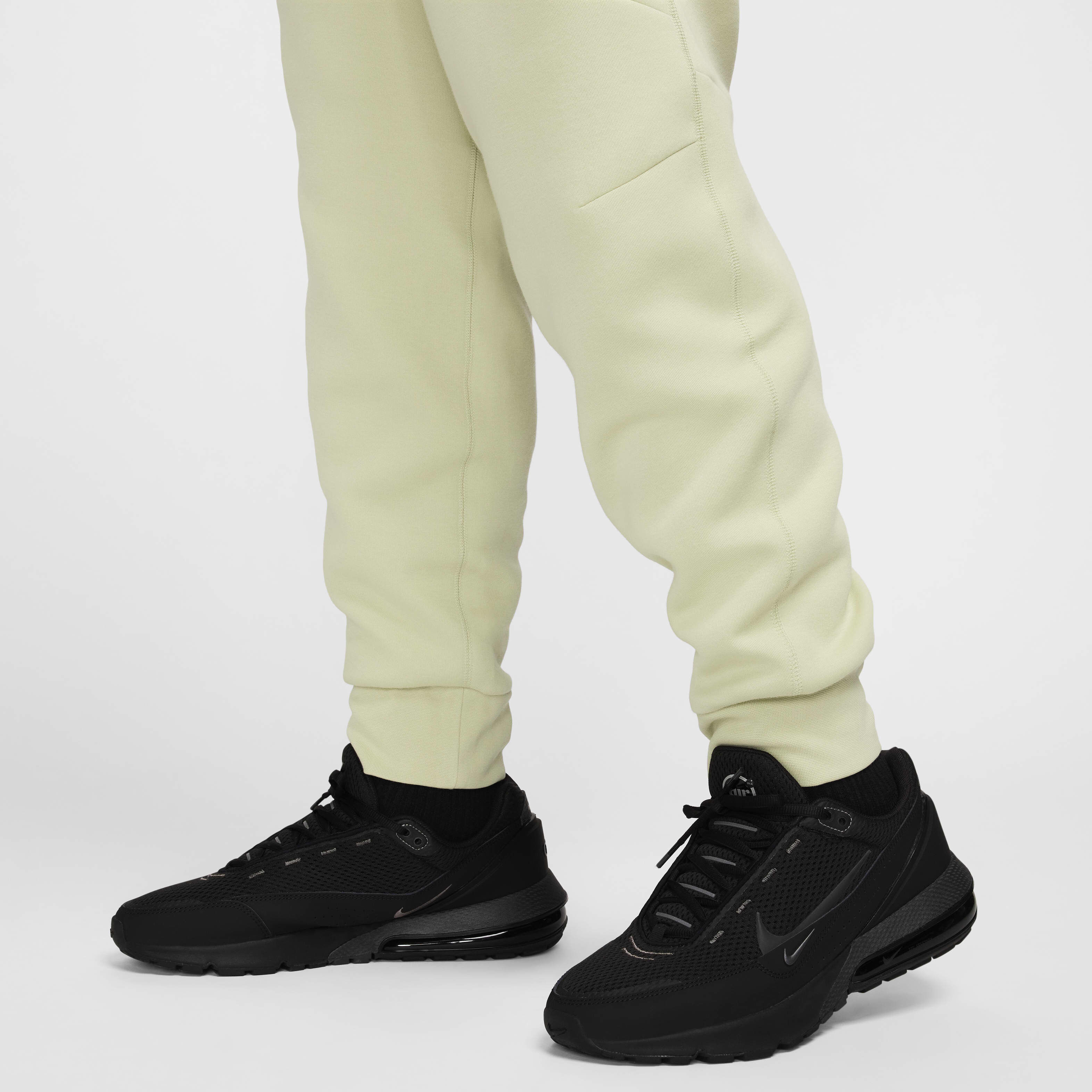 Nike Sportswear Tech Fleece image number 17