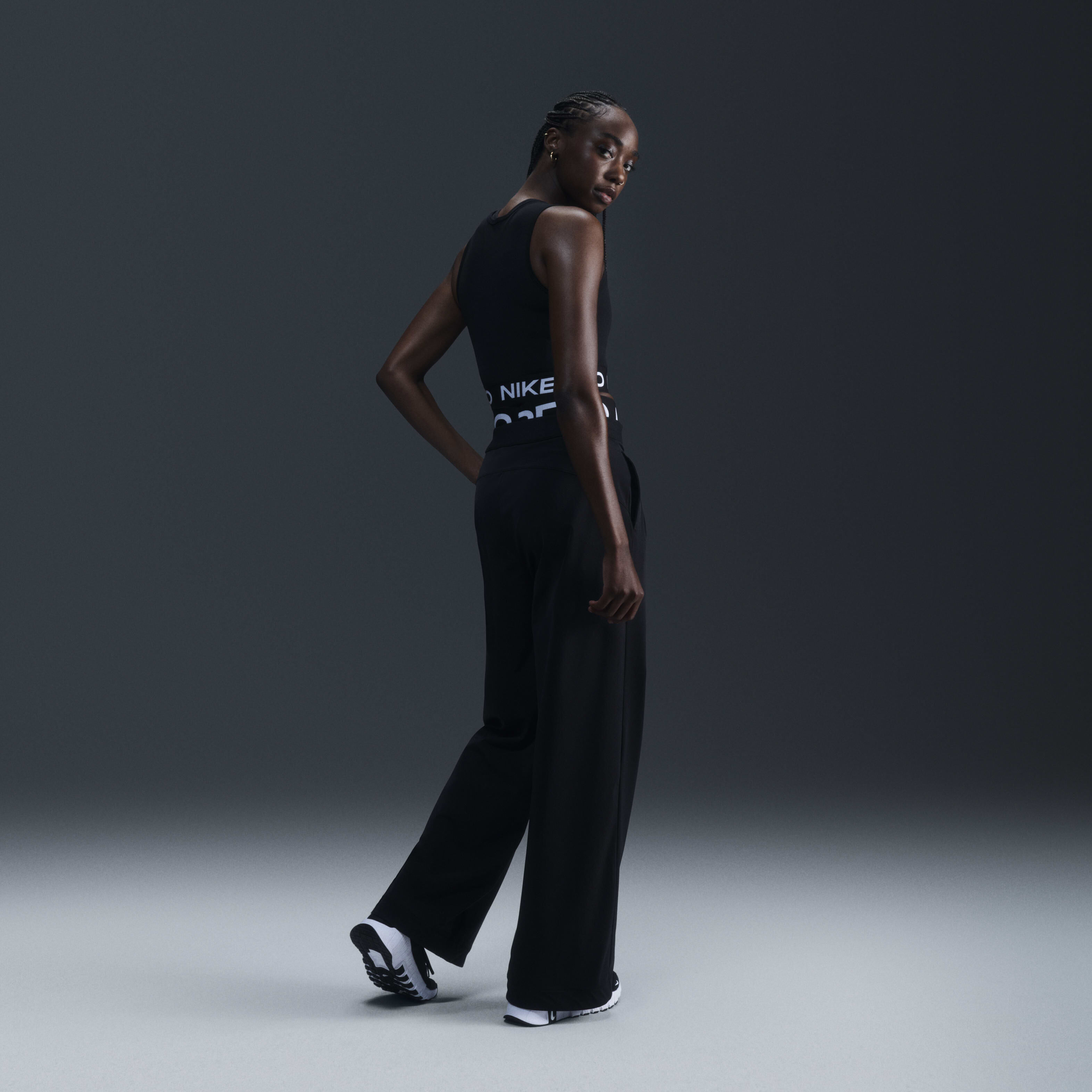 Nike Pro image number 3