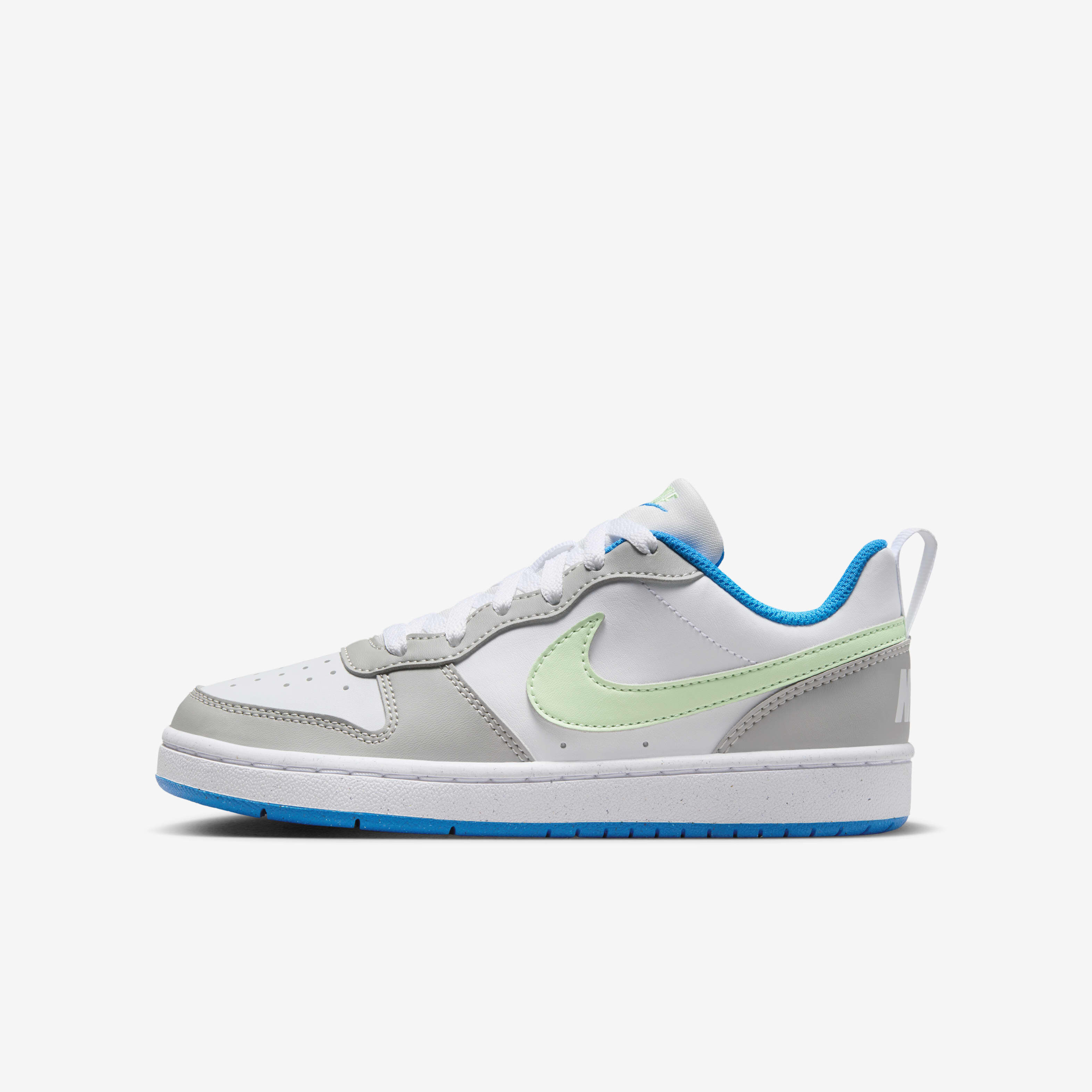 Discounts on Sports Clothing Shoes for boys girls from Nike UAE