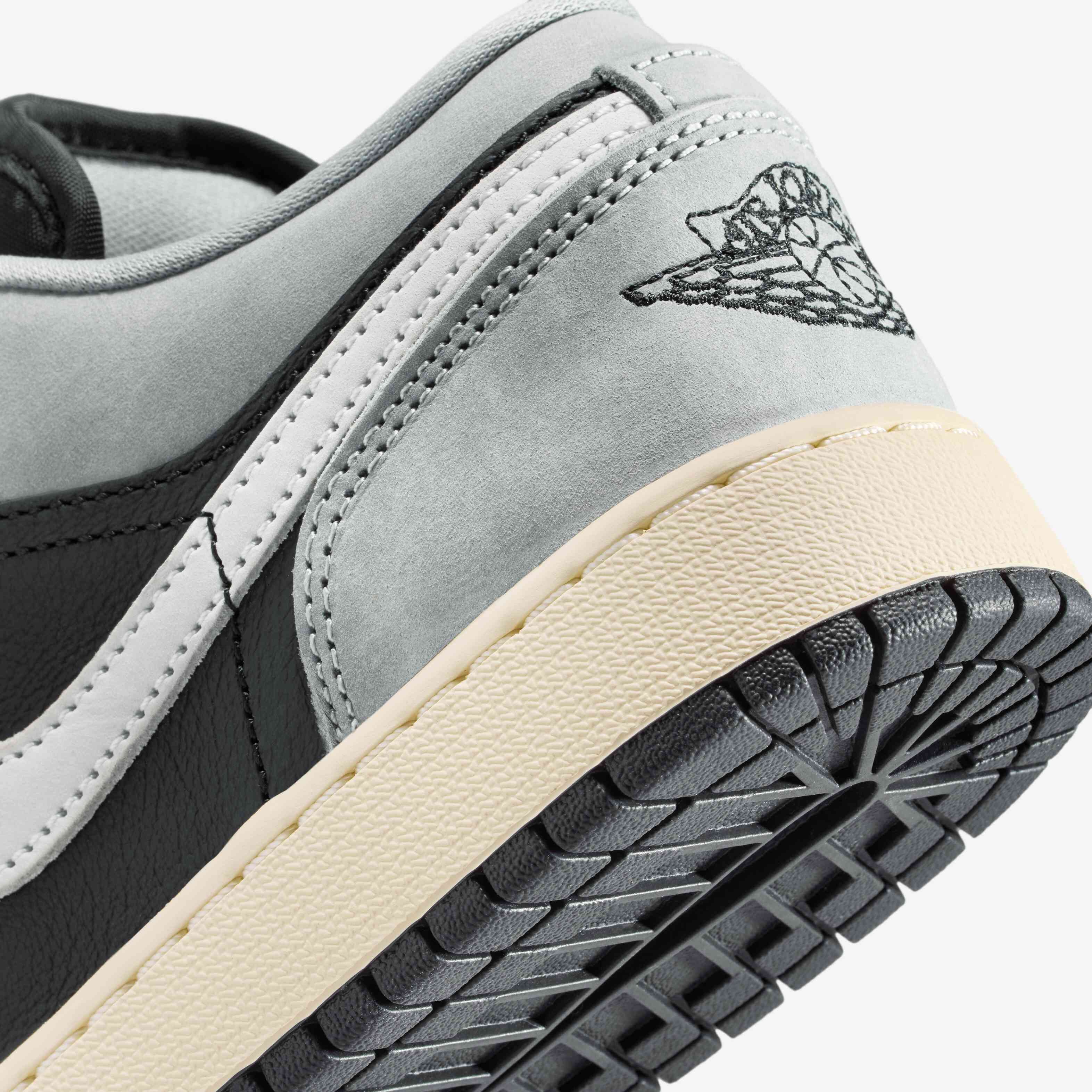 اير جوردن 1 لو SE image number 7