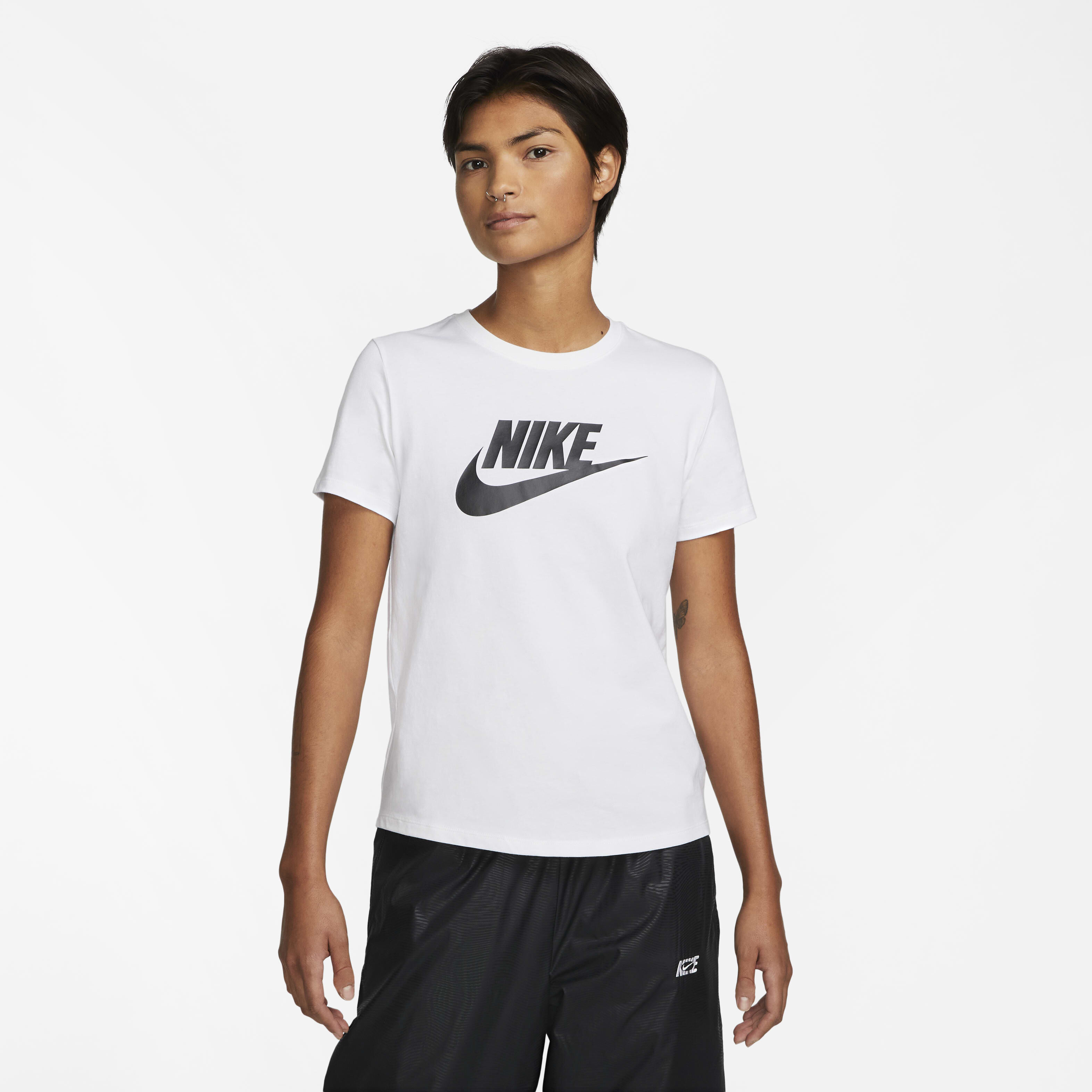 Nike Sportswear Essentials image number 0