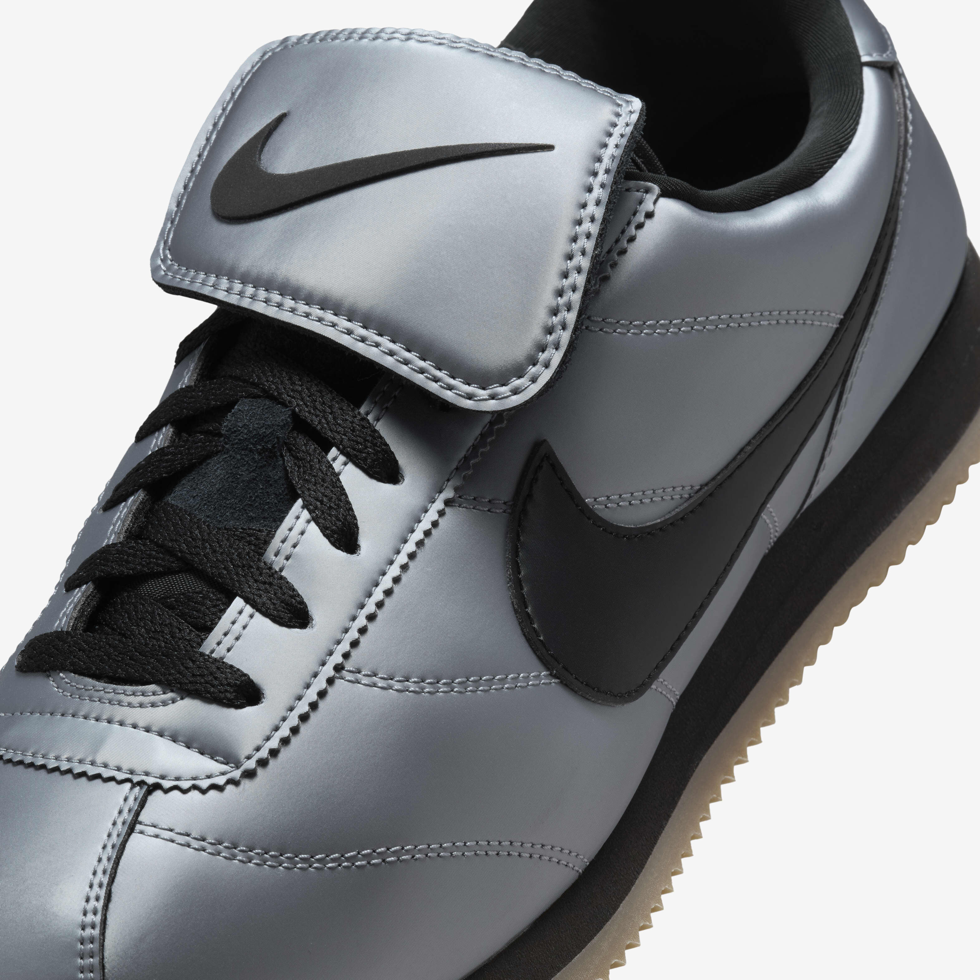 靴 Nike Cortez SE 9.0 Nike Cortez SE Tiempo Pack Metallic Cool Grey | Limited Resell