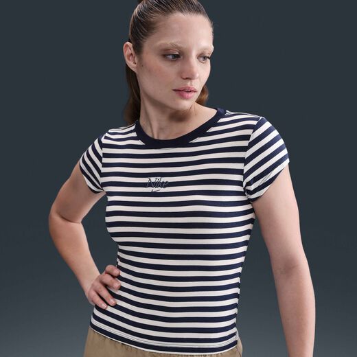 Field General looks-نايكي, نايكي سبورتسوير, تيشيرت ضيق مخطط للنساء