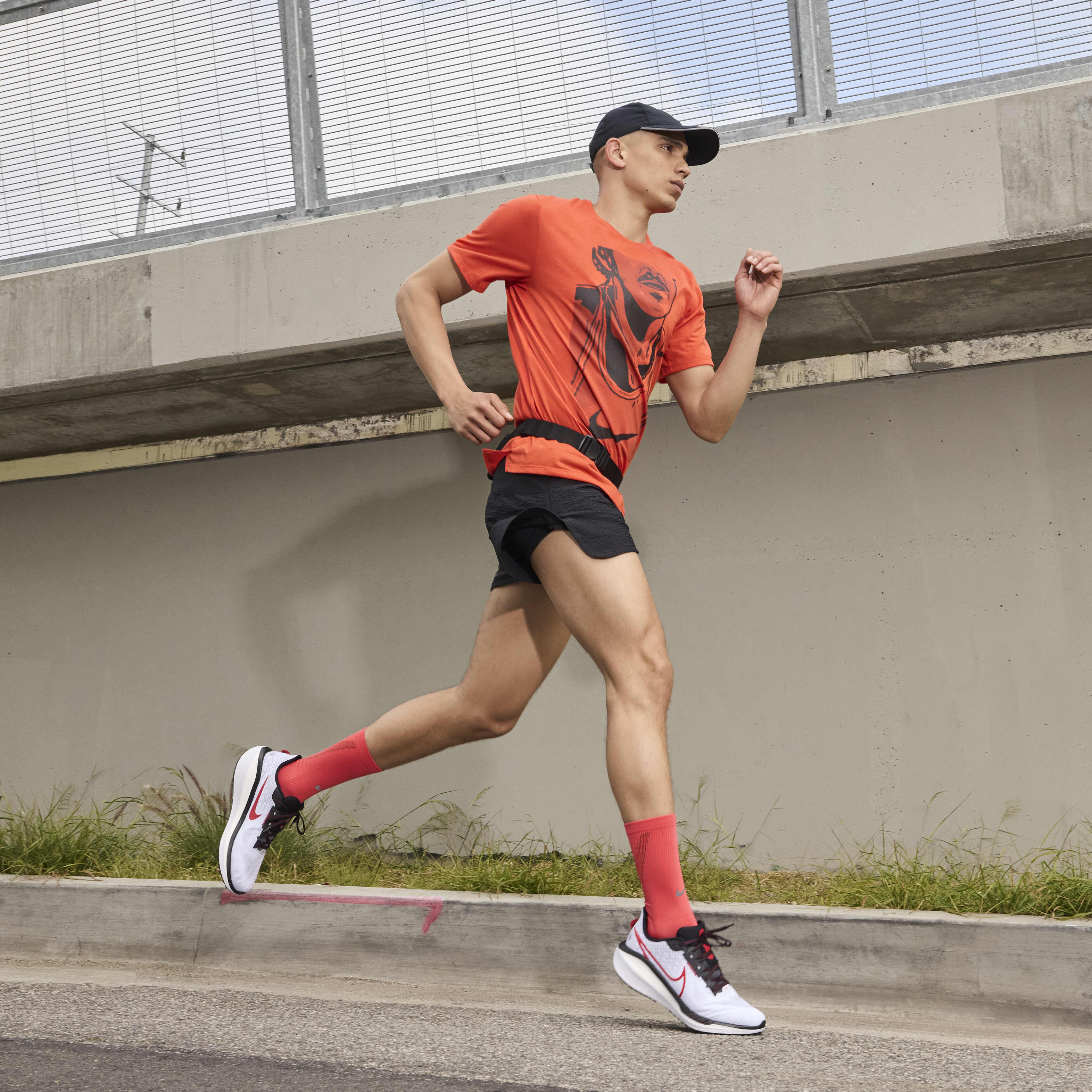 Nike Vomero 17 image number 11