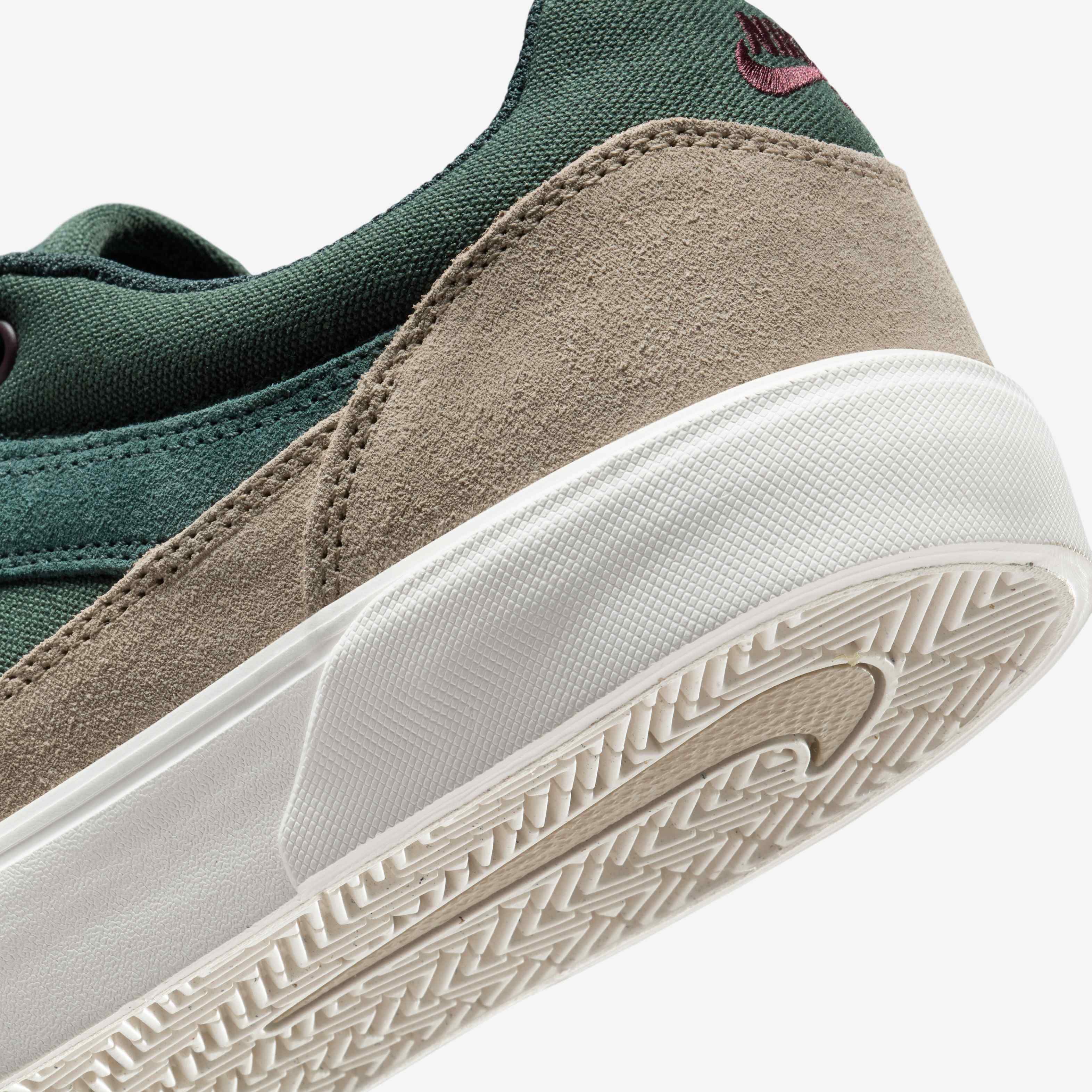 نايكي اس بي مالور image number 7