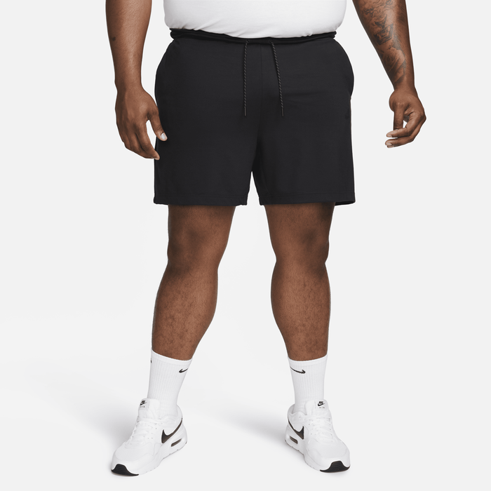 Nike tech shop slim fit shorts
