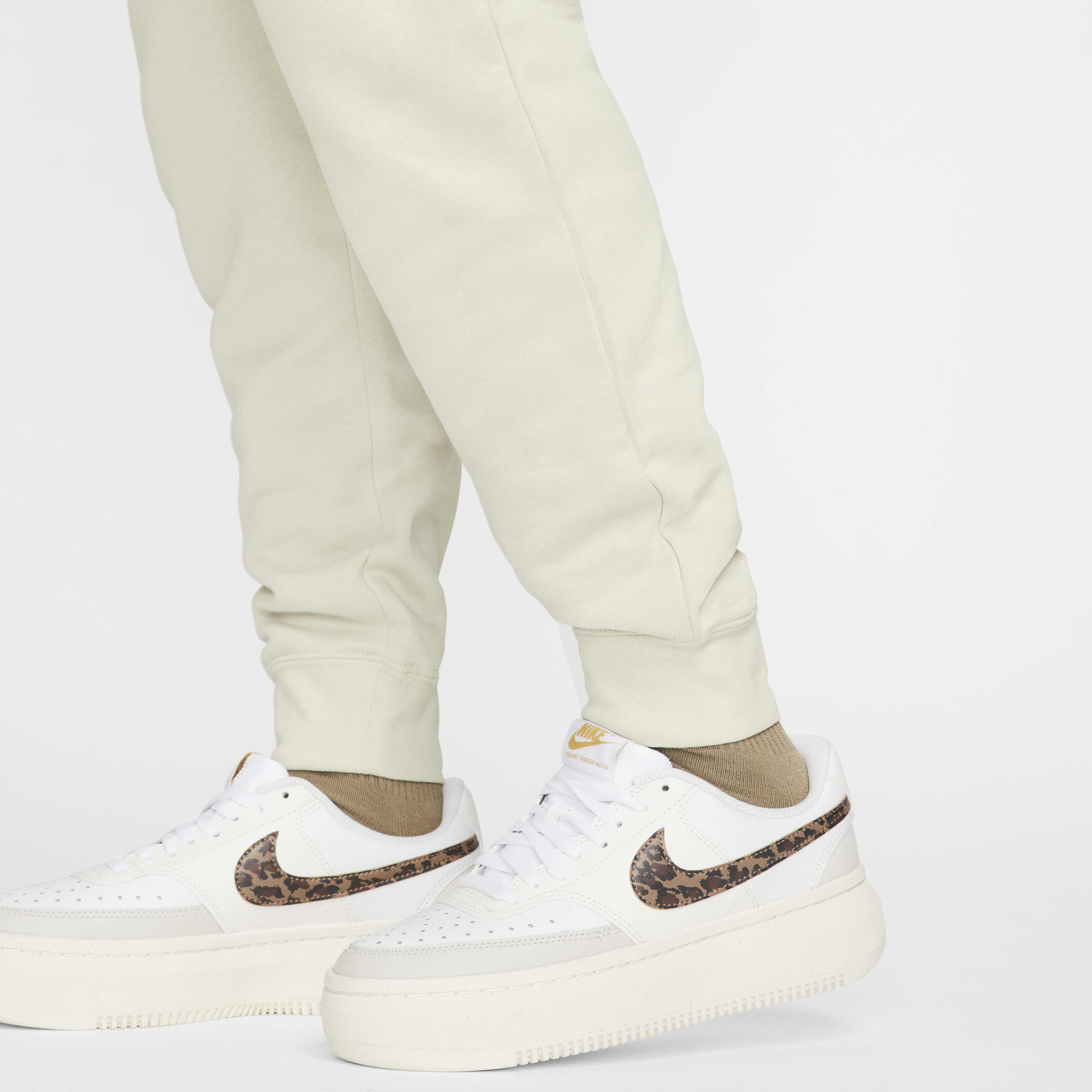 Nike Sportswear Essential image number 3