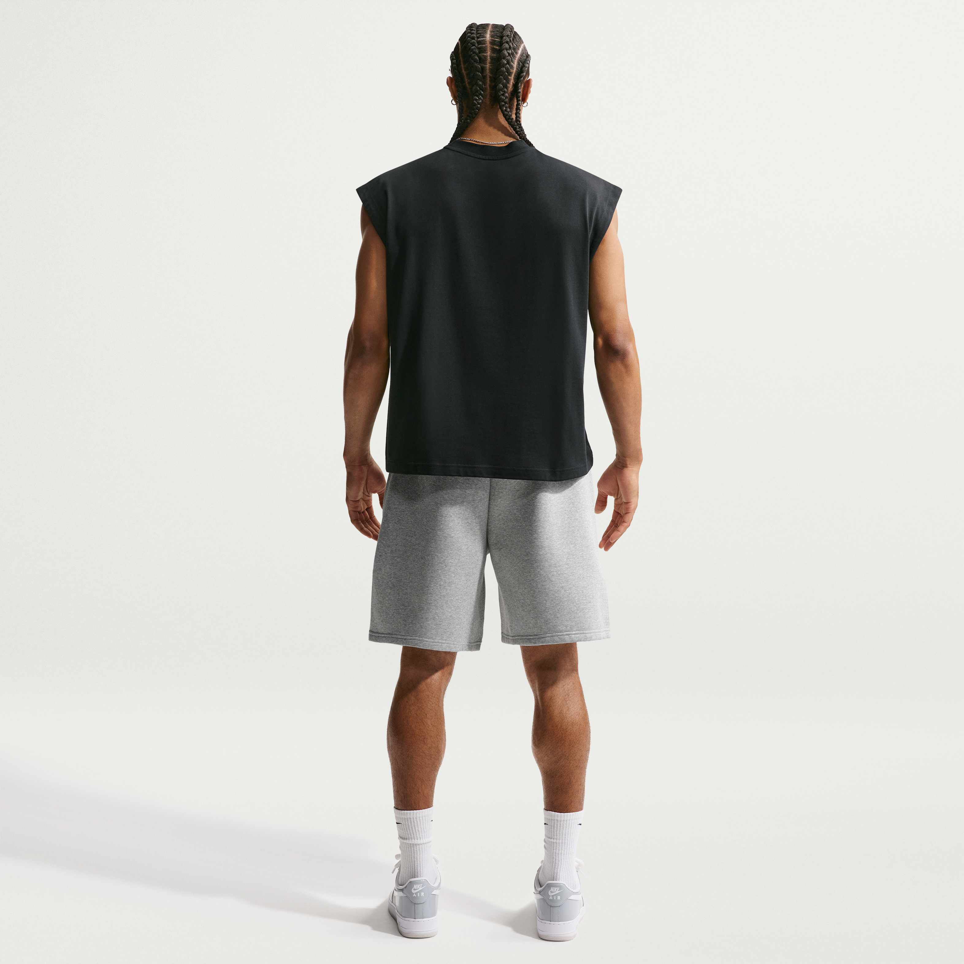 Nike Standard Issue image number 4