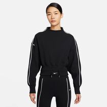 نايكي سبورتسوير كوليكشن