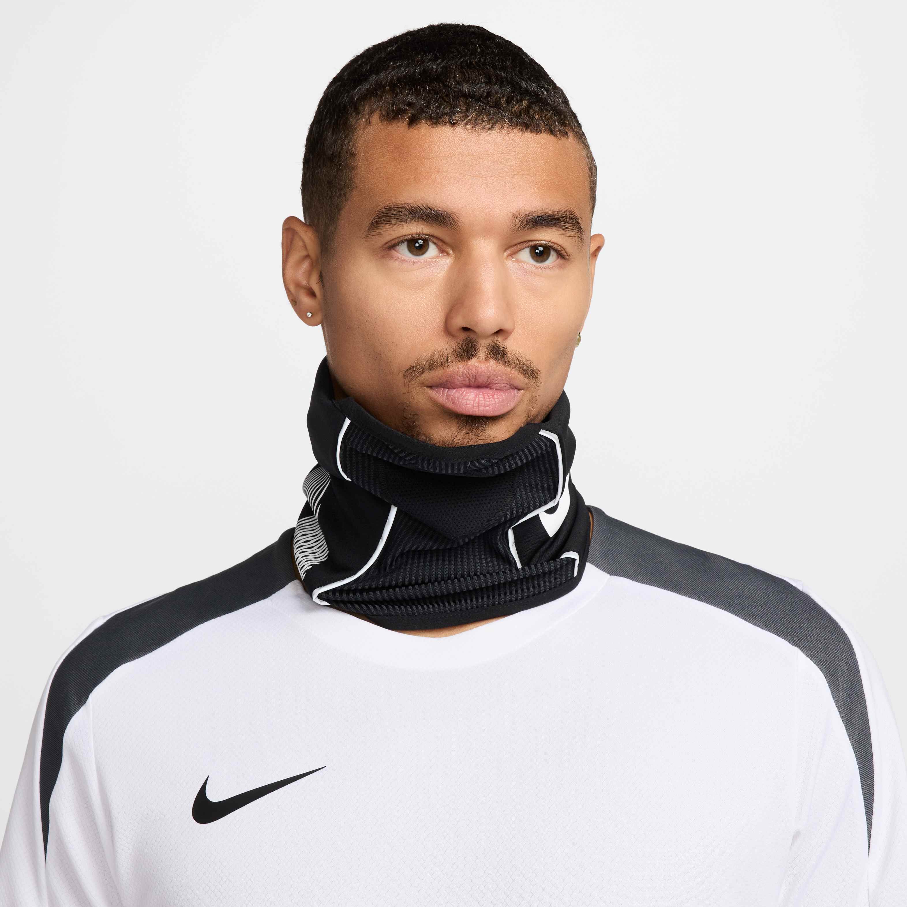 Nike therma squad snood sales