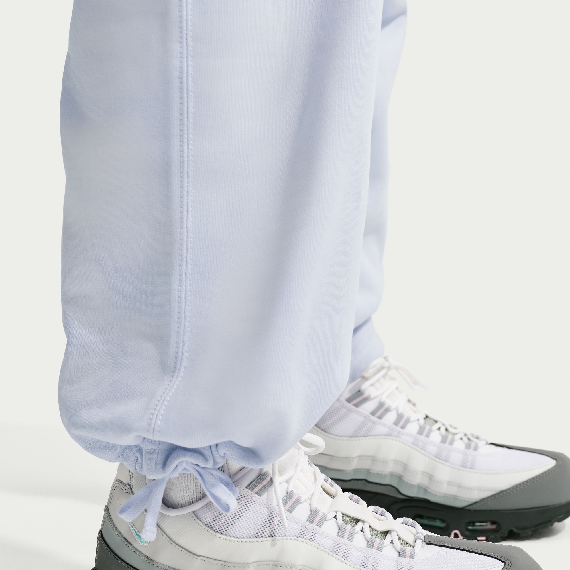 Nike Solo Swoosh image number 5
