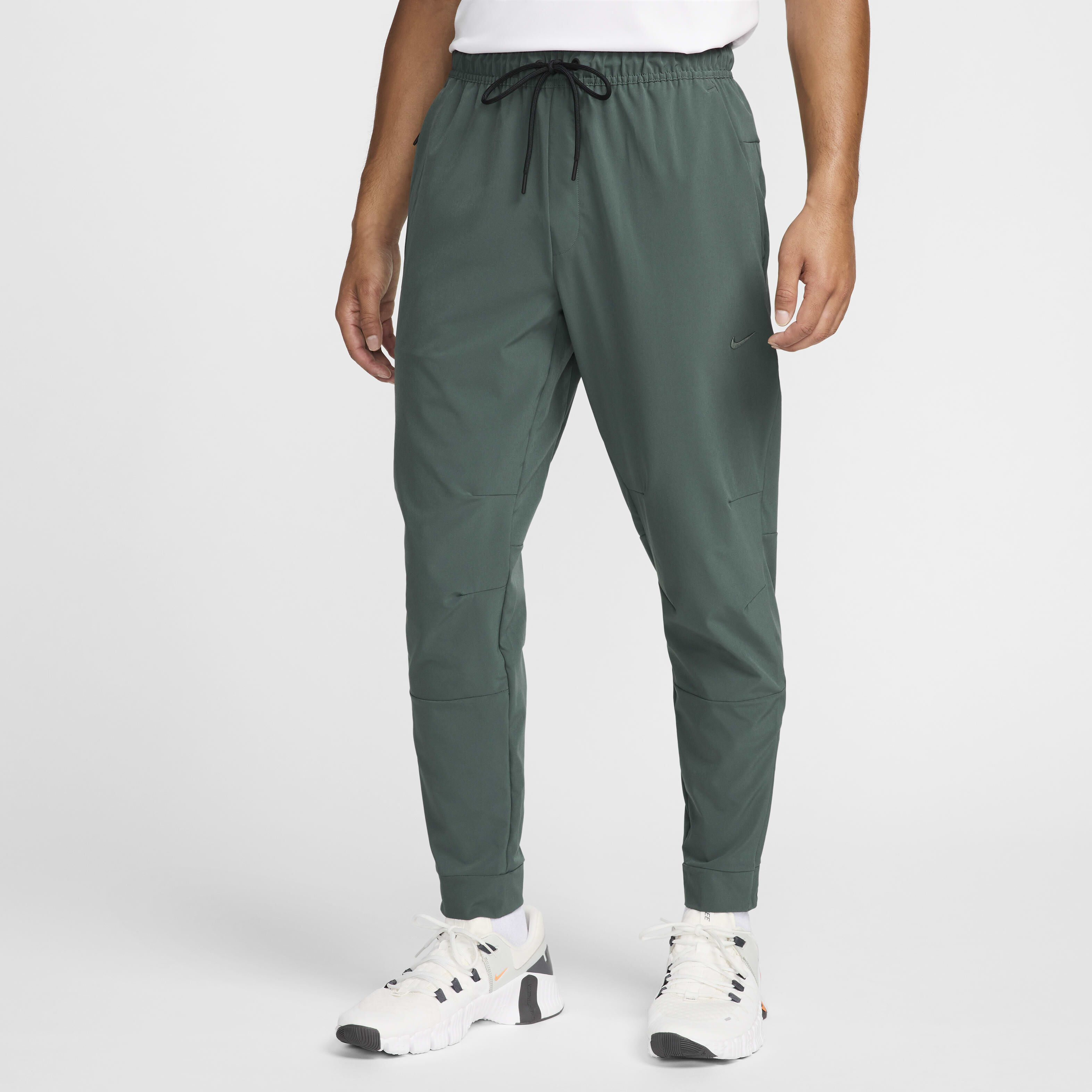 Essential pant nike 2025