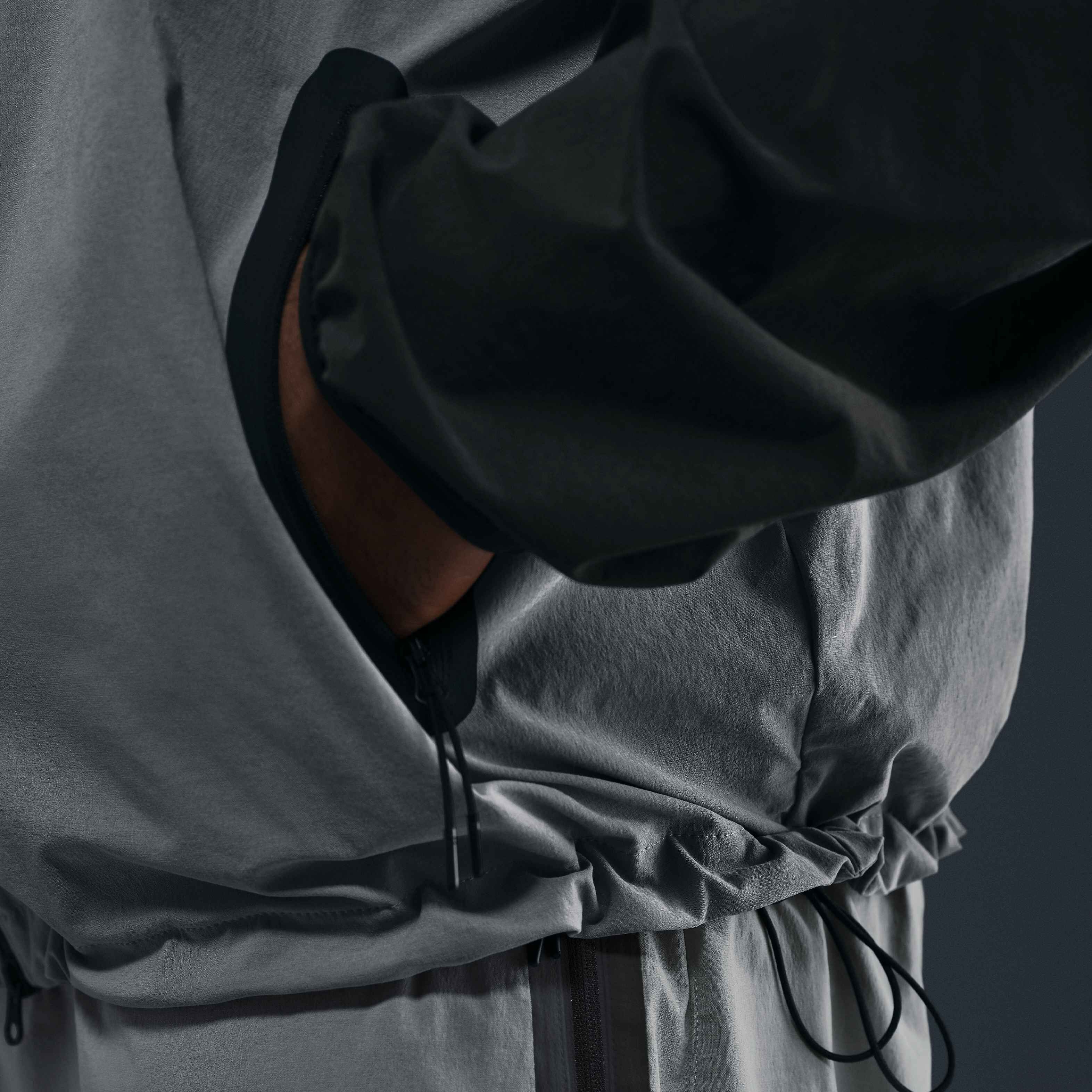 نايكي تك ويندرانر image number 11