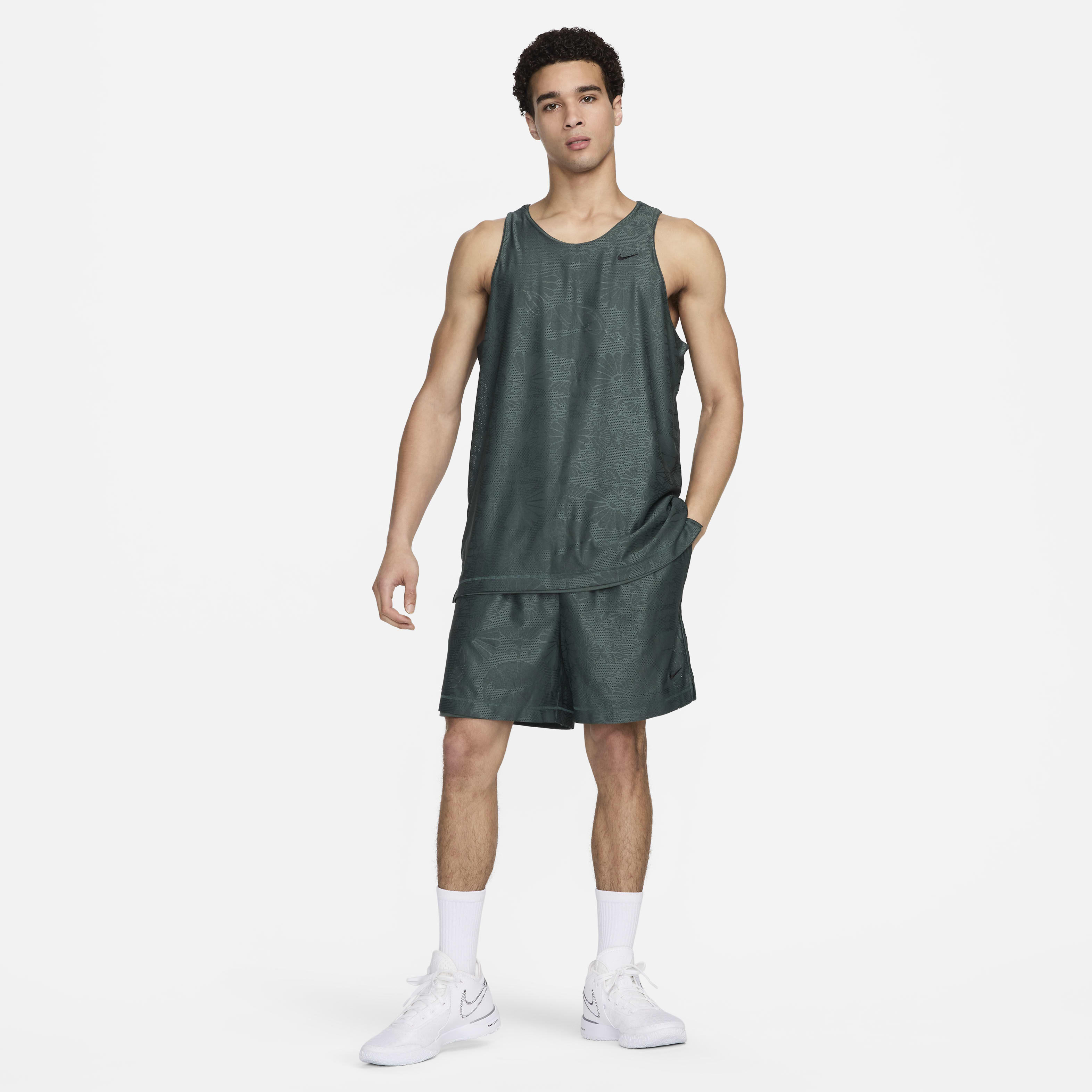 Nike Standard Issue image number 6