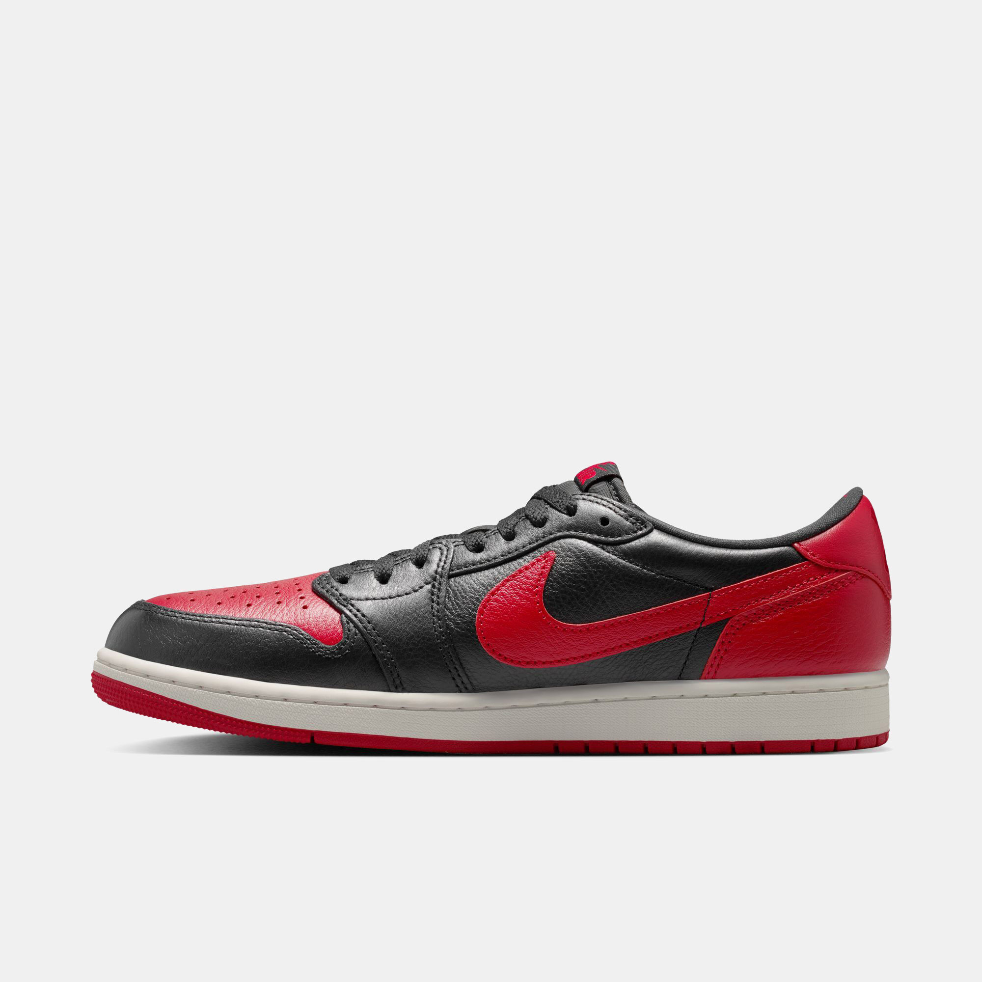 Air Jordan 1 Retro Low OG "Banned" image number 5