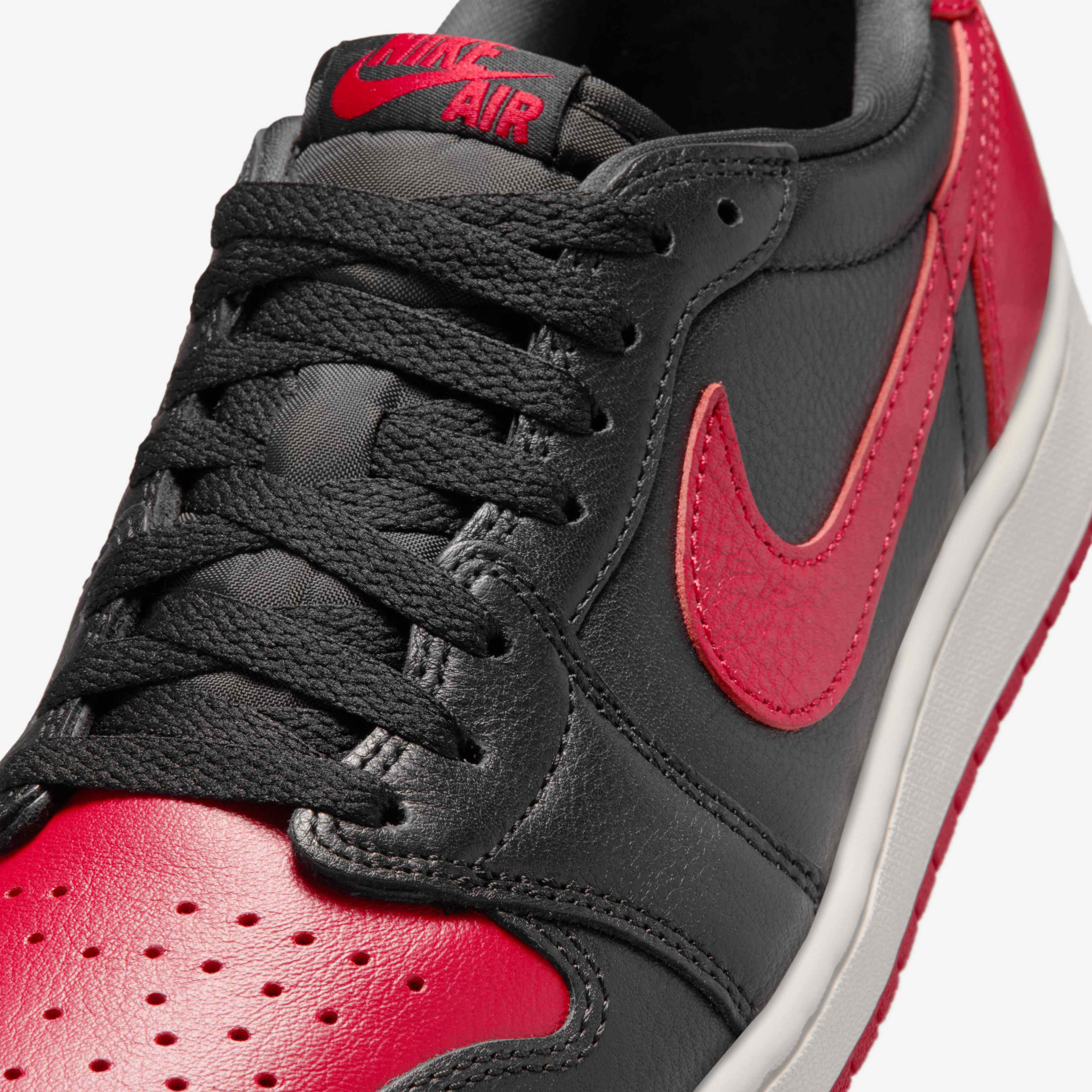 Air Jordan 1 Retro Low OG 'Banned' image number 6