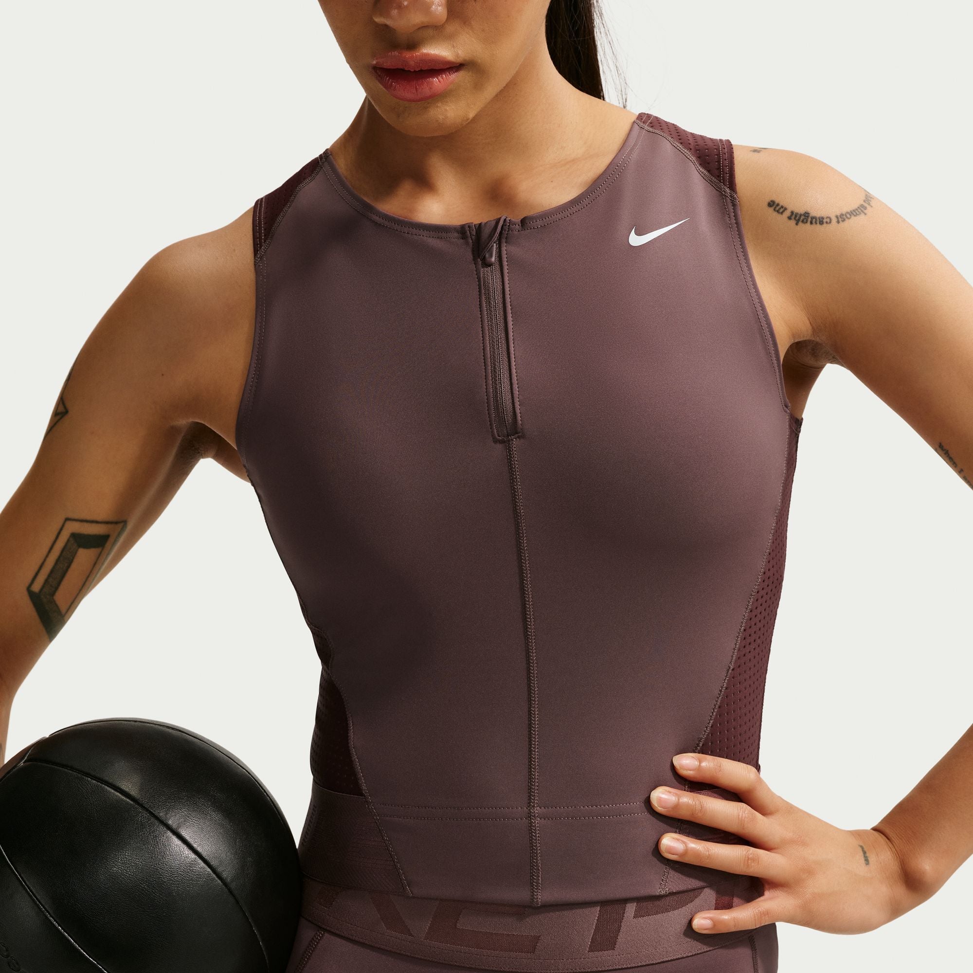 Nike Pro image number 4