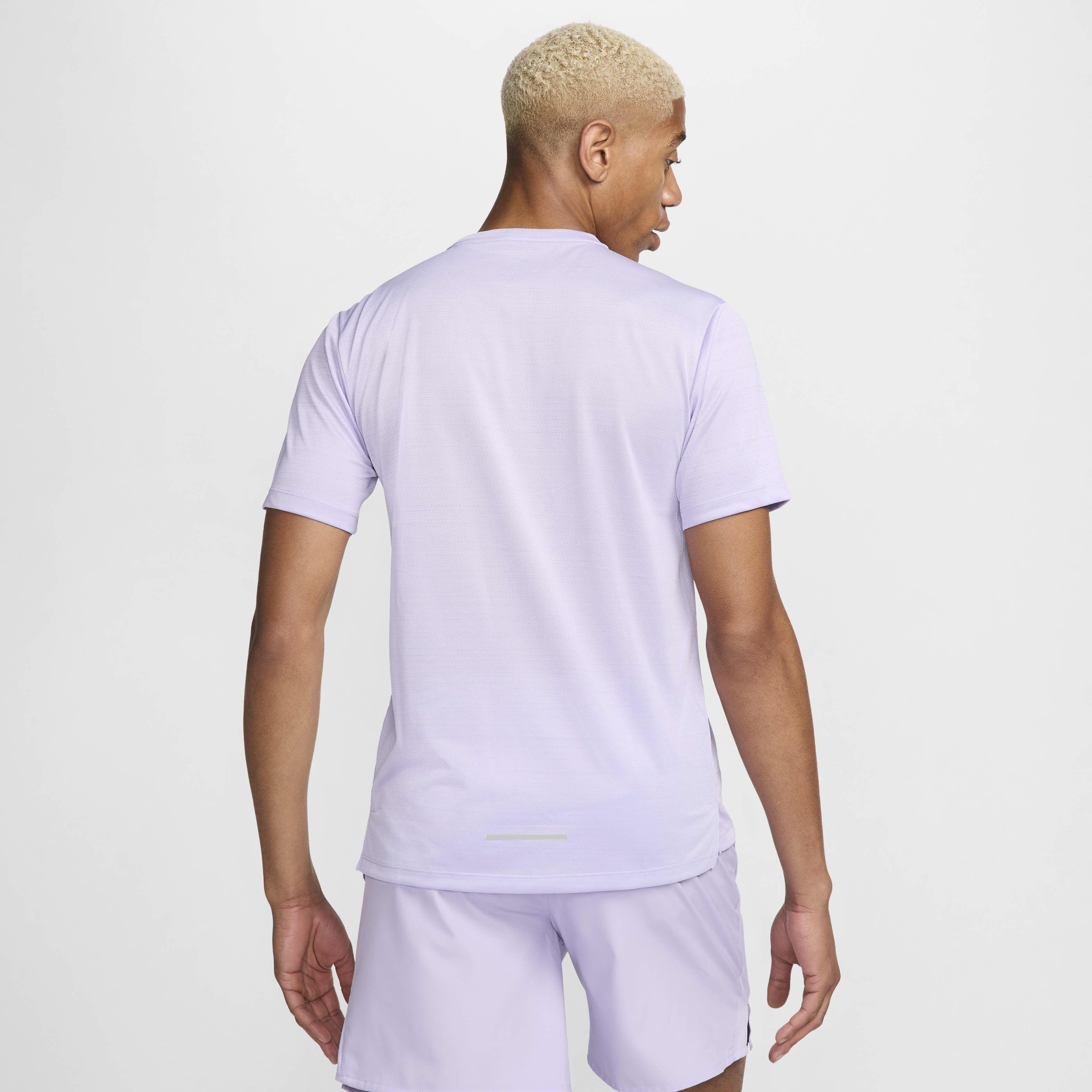 نايكي ميلر image number 1