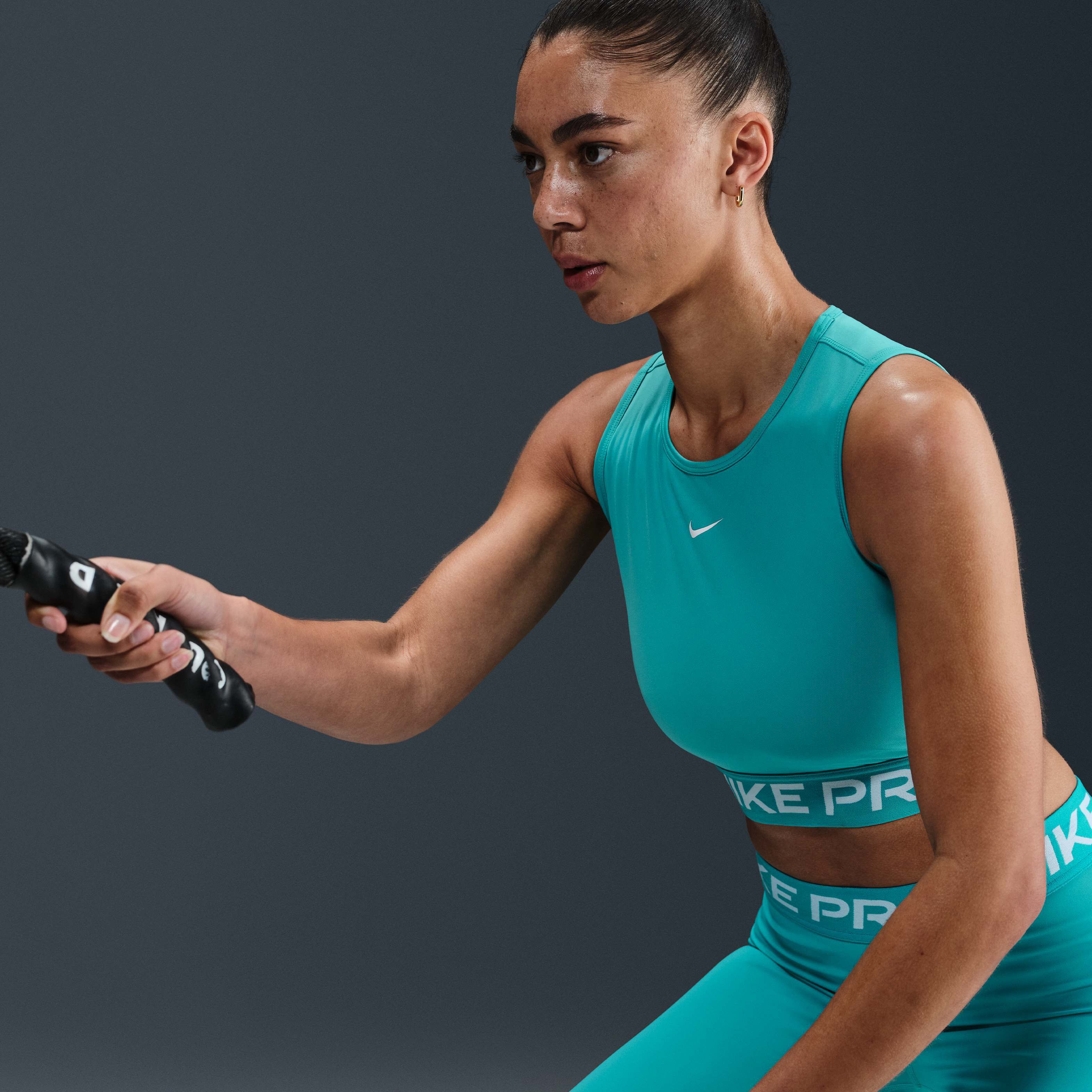 Nike Pro image number 2