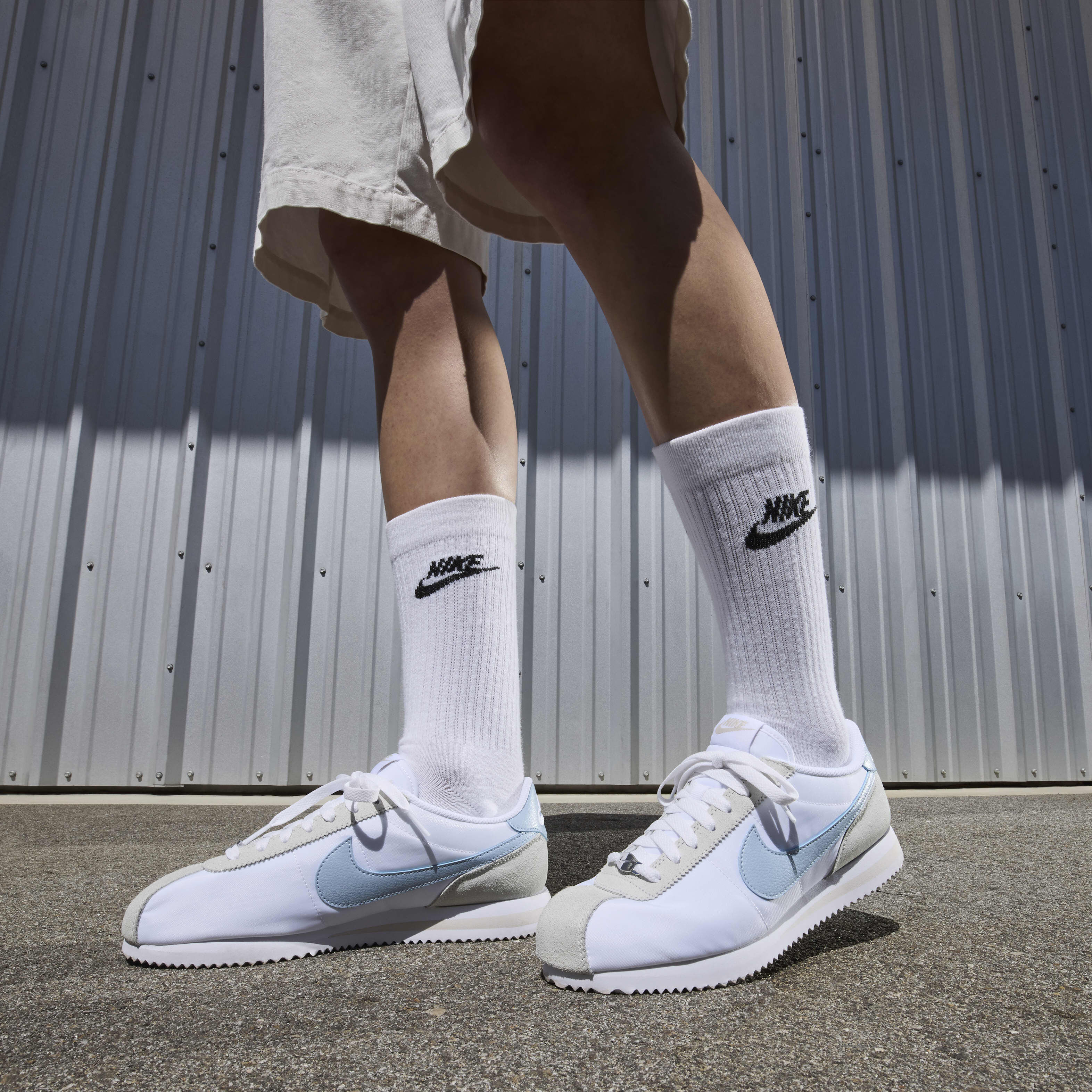 Navy and white nike cortez store
