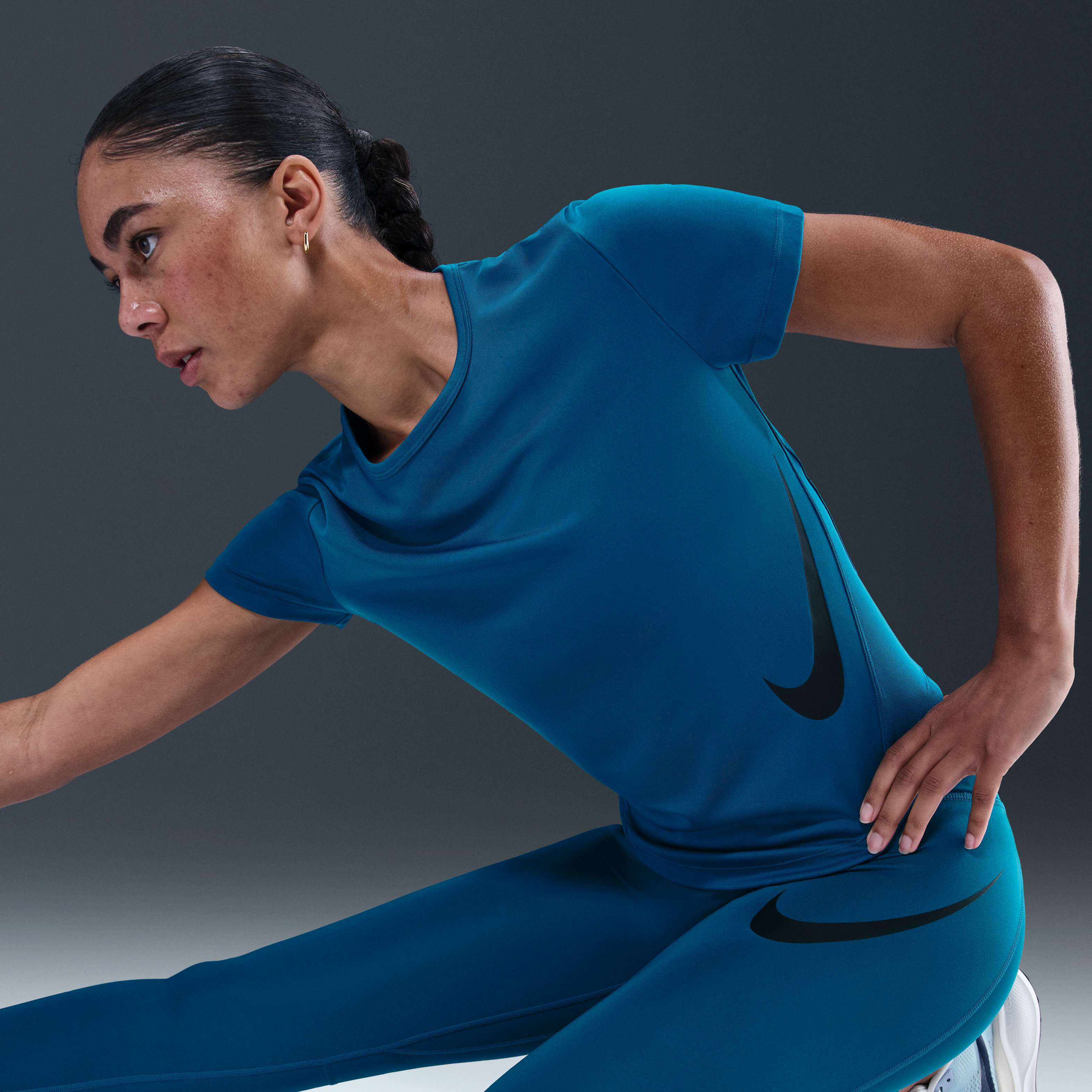 نايكي تيمبو سووش image number 4