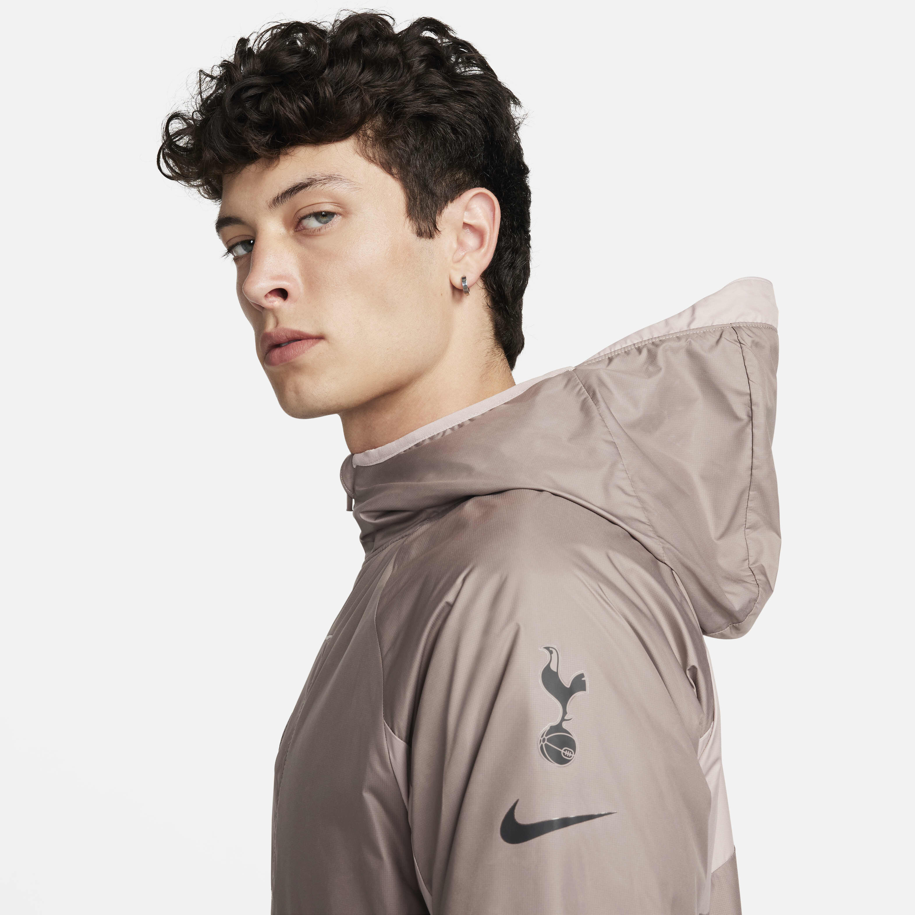 توتنهام هوتسبير AWF البديل image number 6