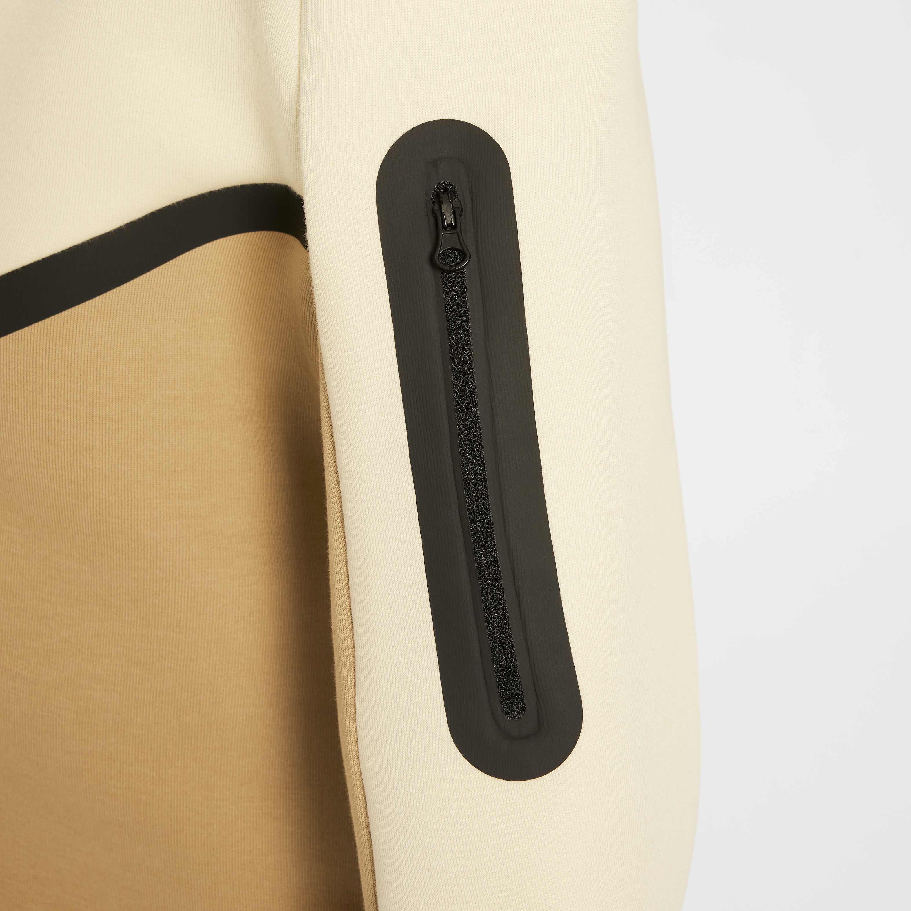 Nike Sportswear Tech Fleece image number 4