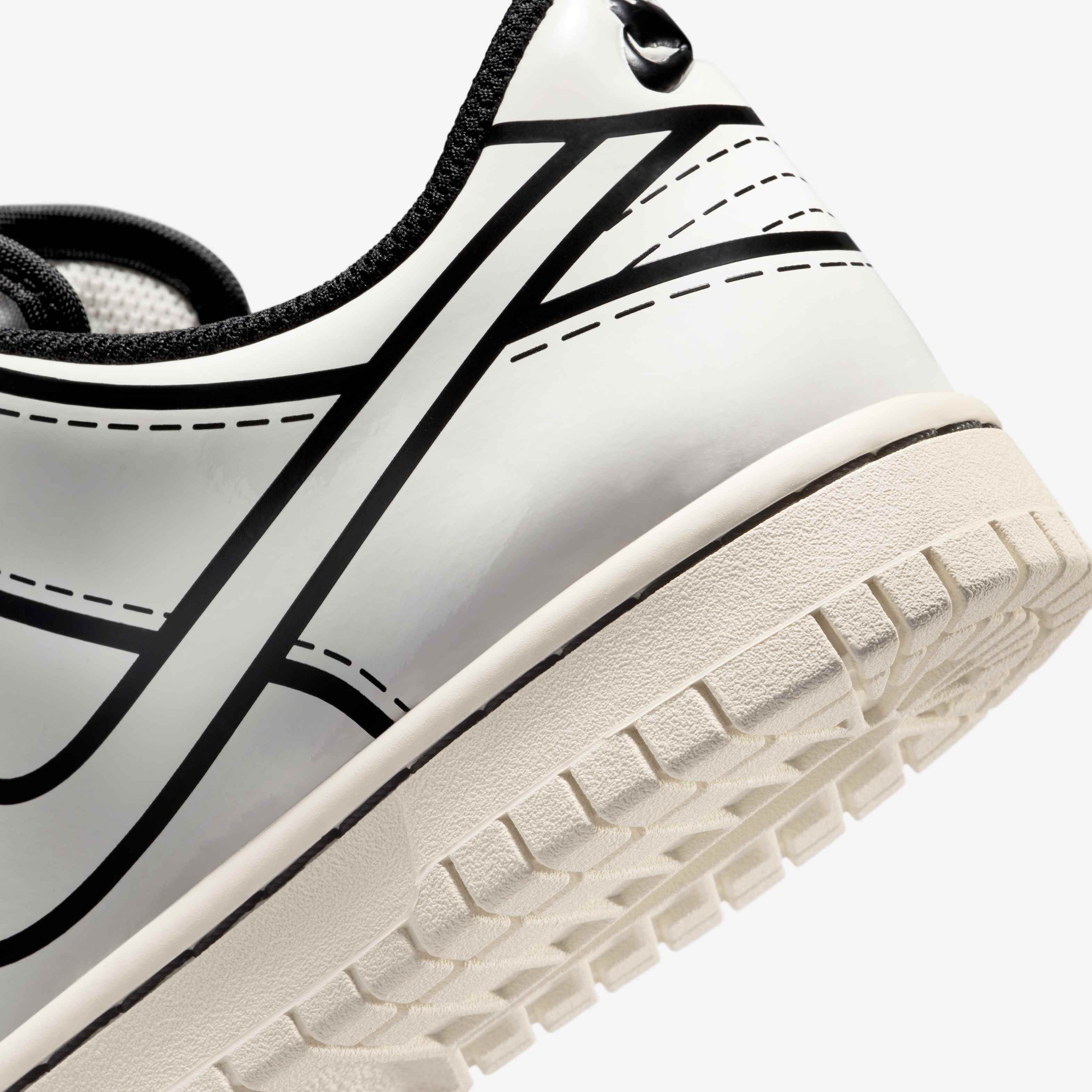 Nike Dunk Low x LEGO&reg; Collection image number 7