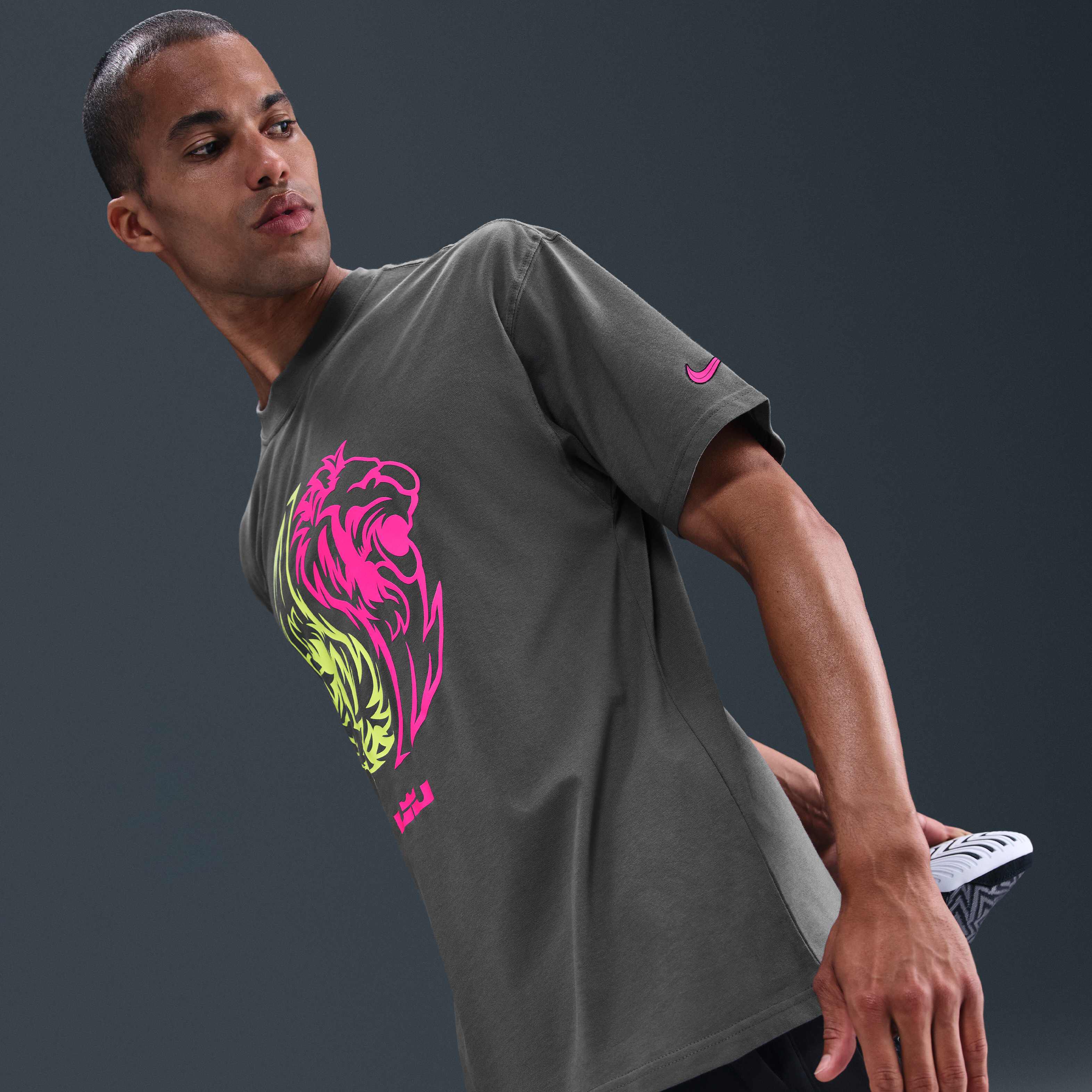 ★NIKE★LEBRON MAX 90 ロンT★追跡可 LeBron Men's Max90 Long-Sleeve Basketball T-Shirt. Nike.com