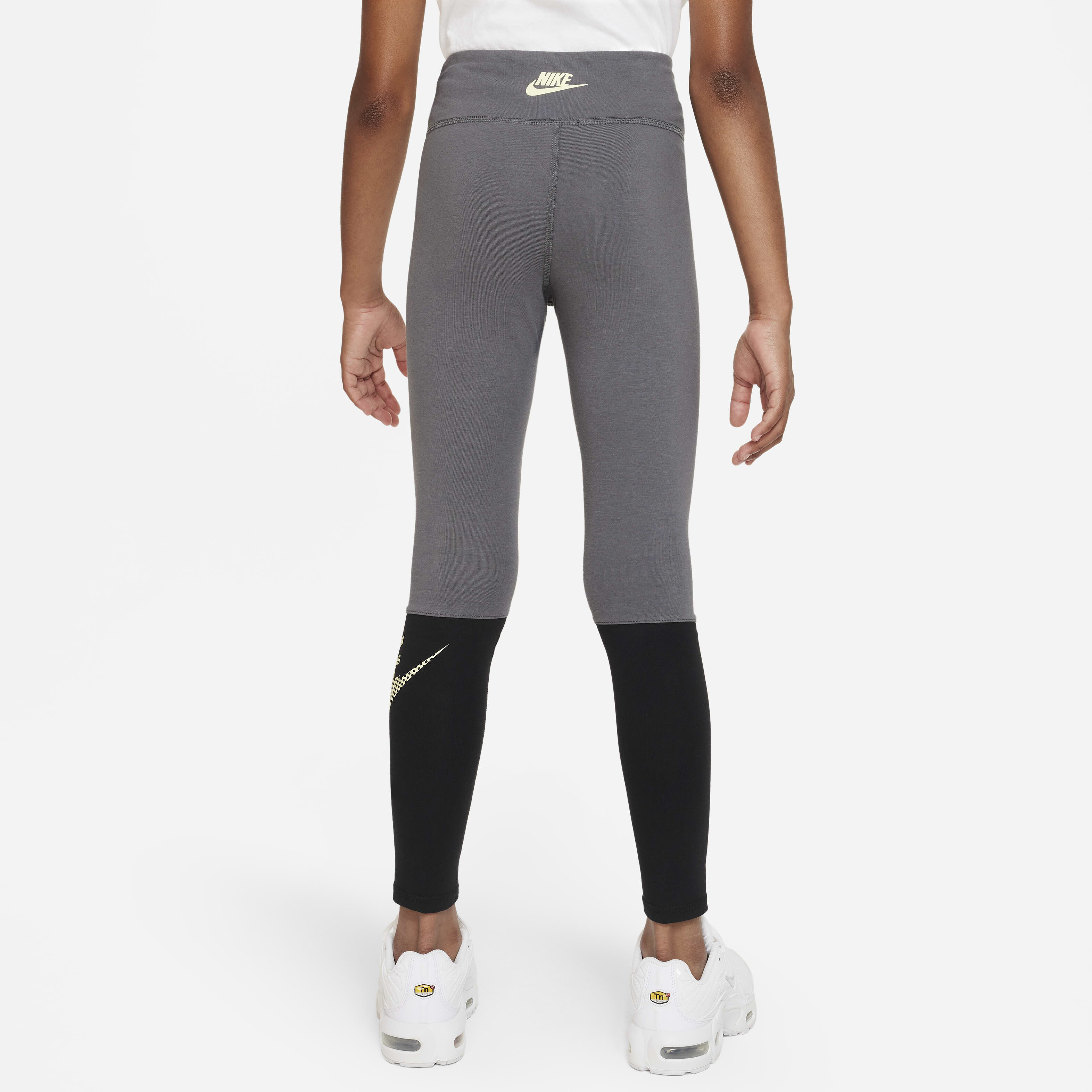 Nike Sportswear Favourites image number 1