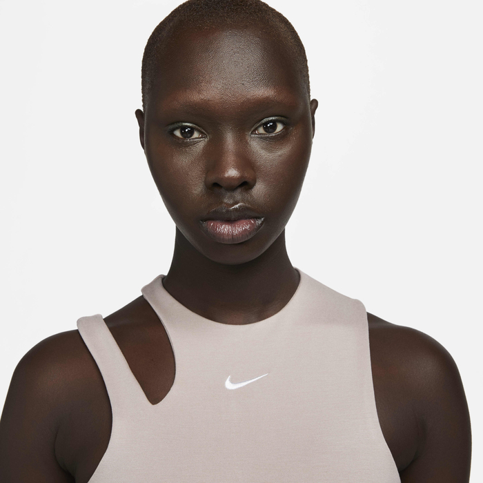 Nike Sportswear Essential image number 2 Nike Sportswear Essential image number 2